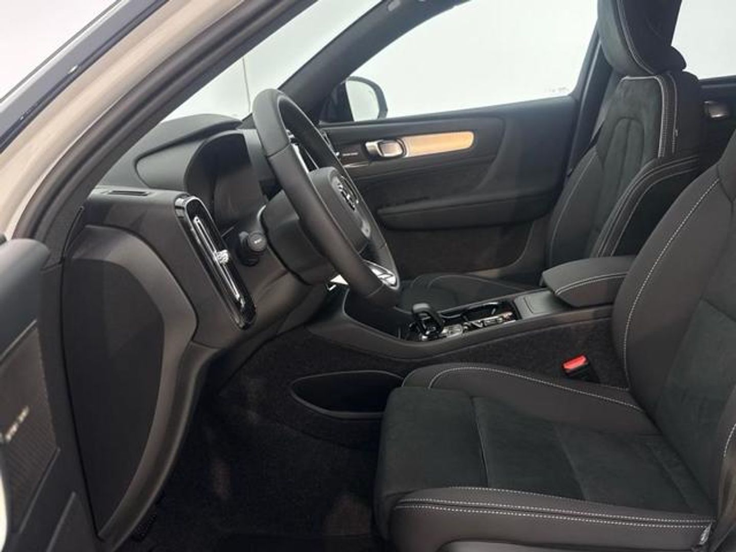 Volvo XC40 B3 G Black Edition+ Auto 120 kW (163 CV)
