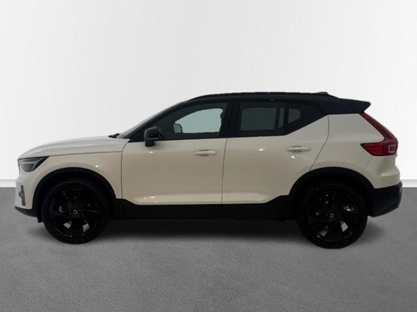 Volvo XC40 B3 G Black Edition+ Auto 120 kW (163 CV)