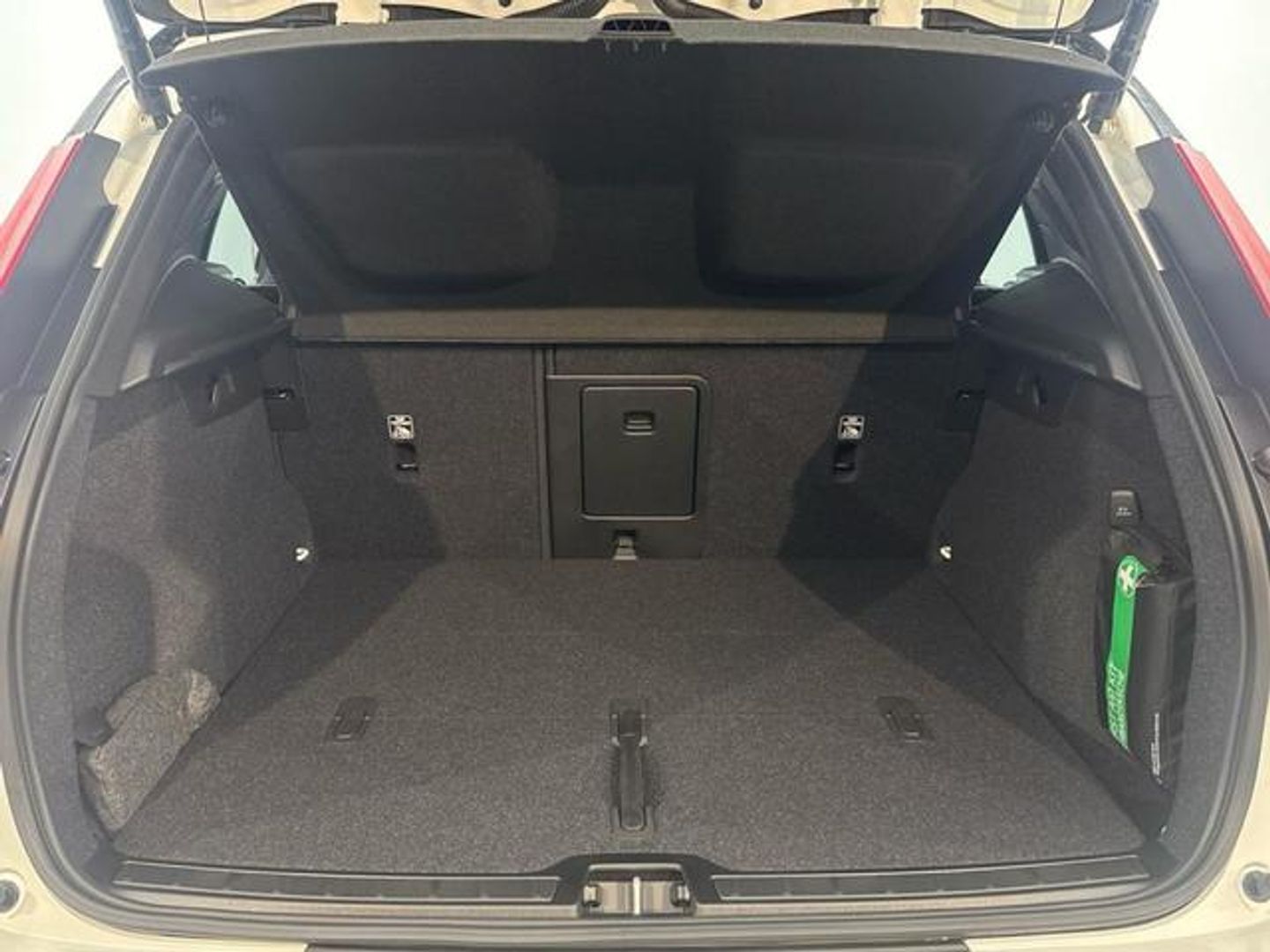 Volvo XC40 B3 G Black Edition+ Auto 120 kW (163 CV)
