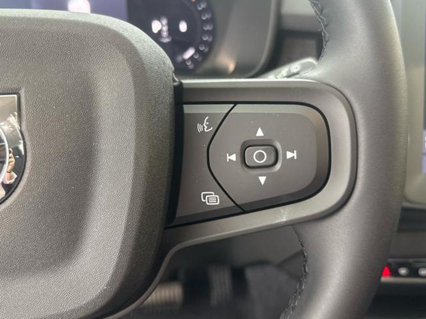Volvo XC40 B3 G Essential Auto 120 kW (163 CV)