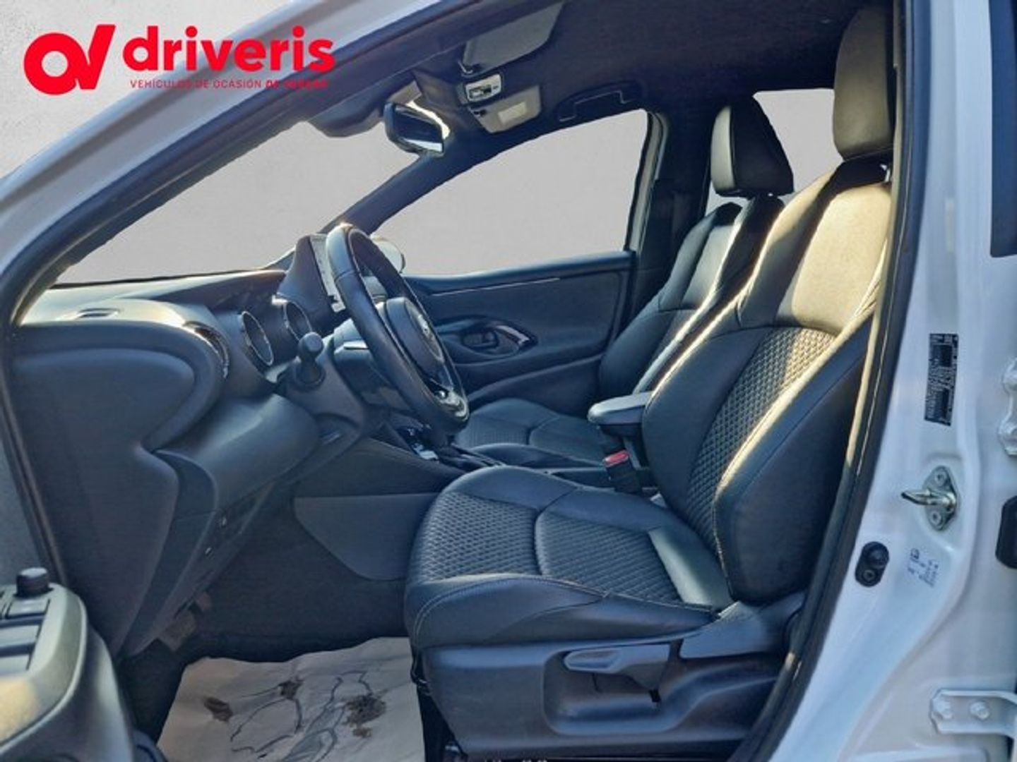 Toyota Yaris 120H Style 85 kW (116 CV) Blanco Compact