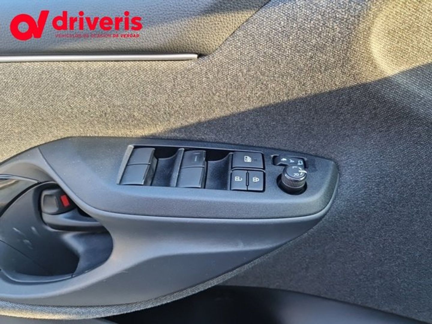 Toyota Yaris 120H Style 85 kW (116 CV) Blanco Compact