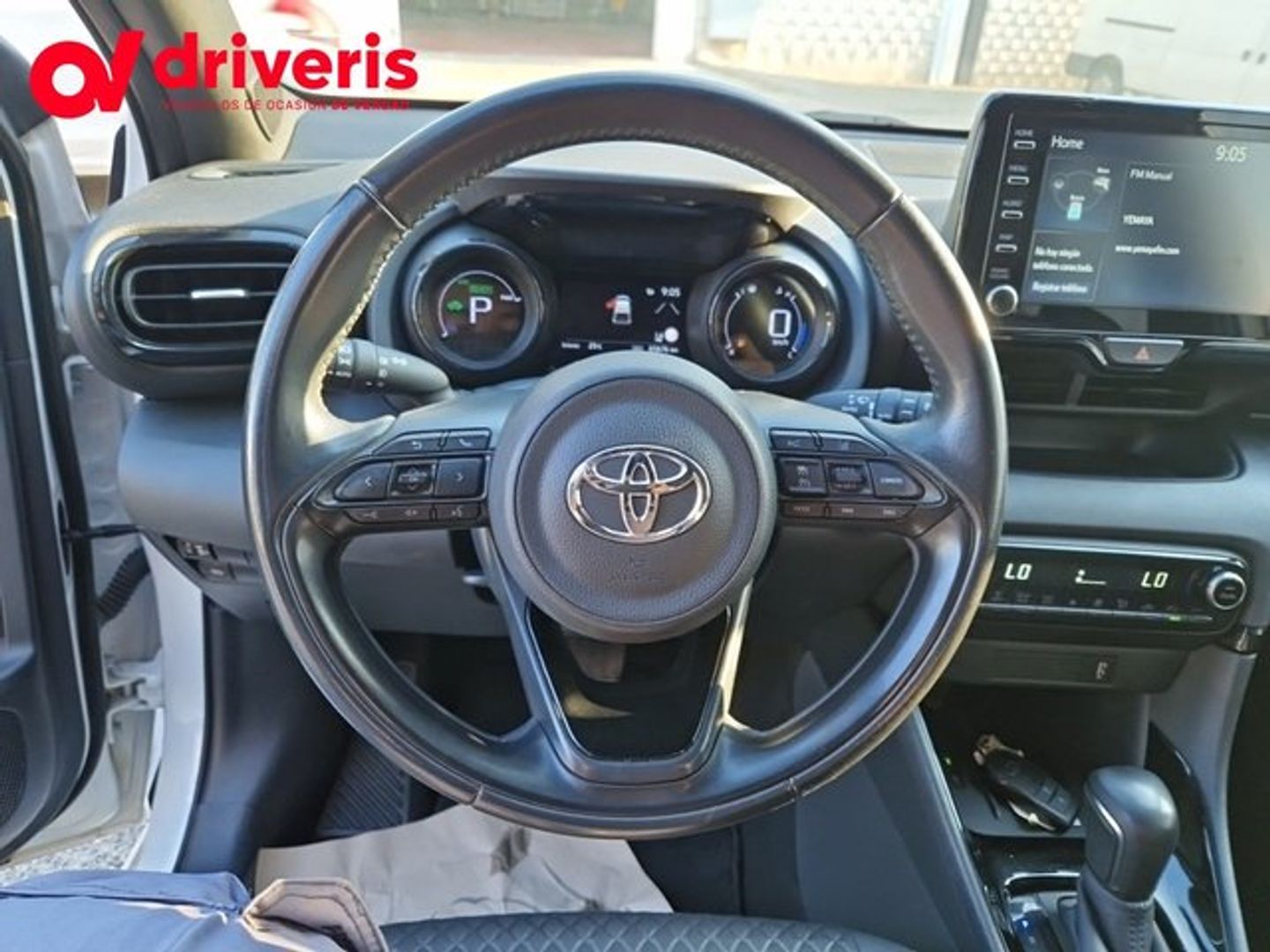 Toyota Yaris 120H Style 85 kW (116 CV) Blanco Compact