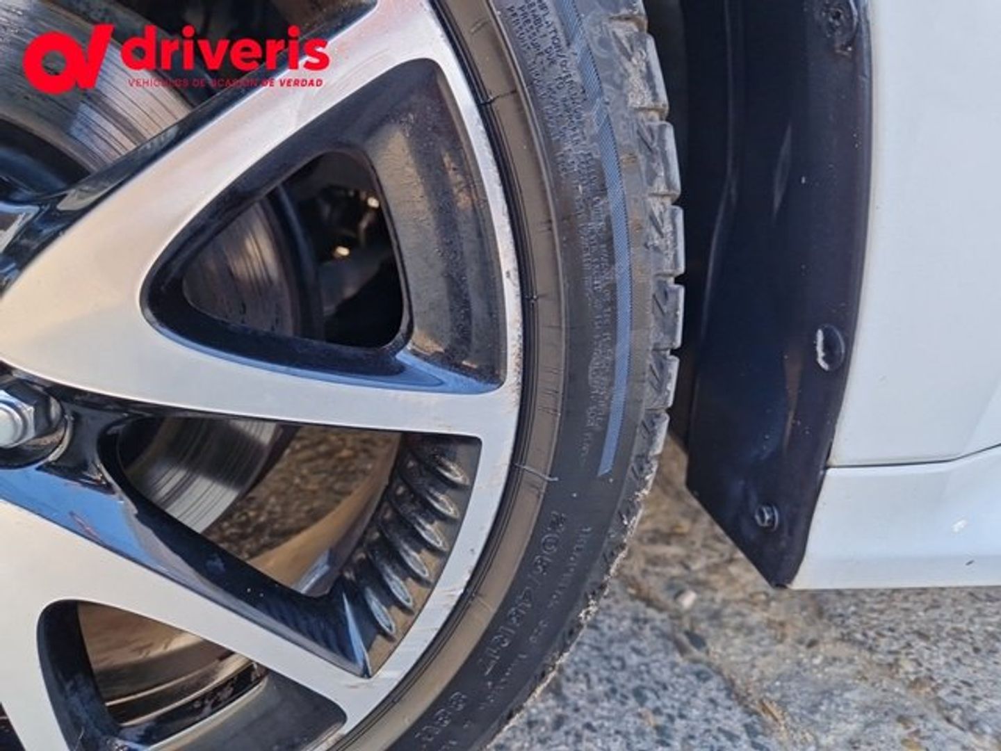 Toyota Yaris 120H Style 85 kW (116 CV) Blanco Compact