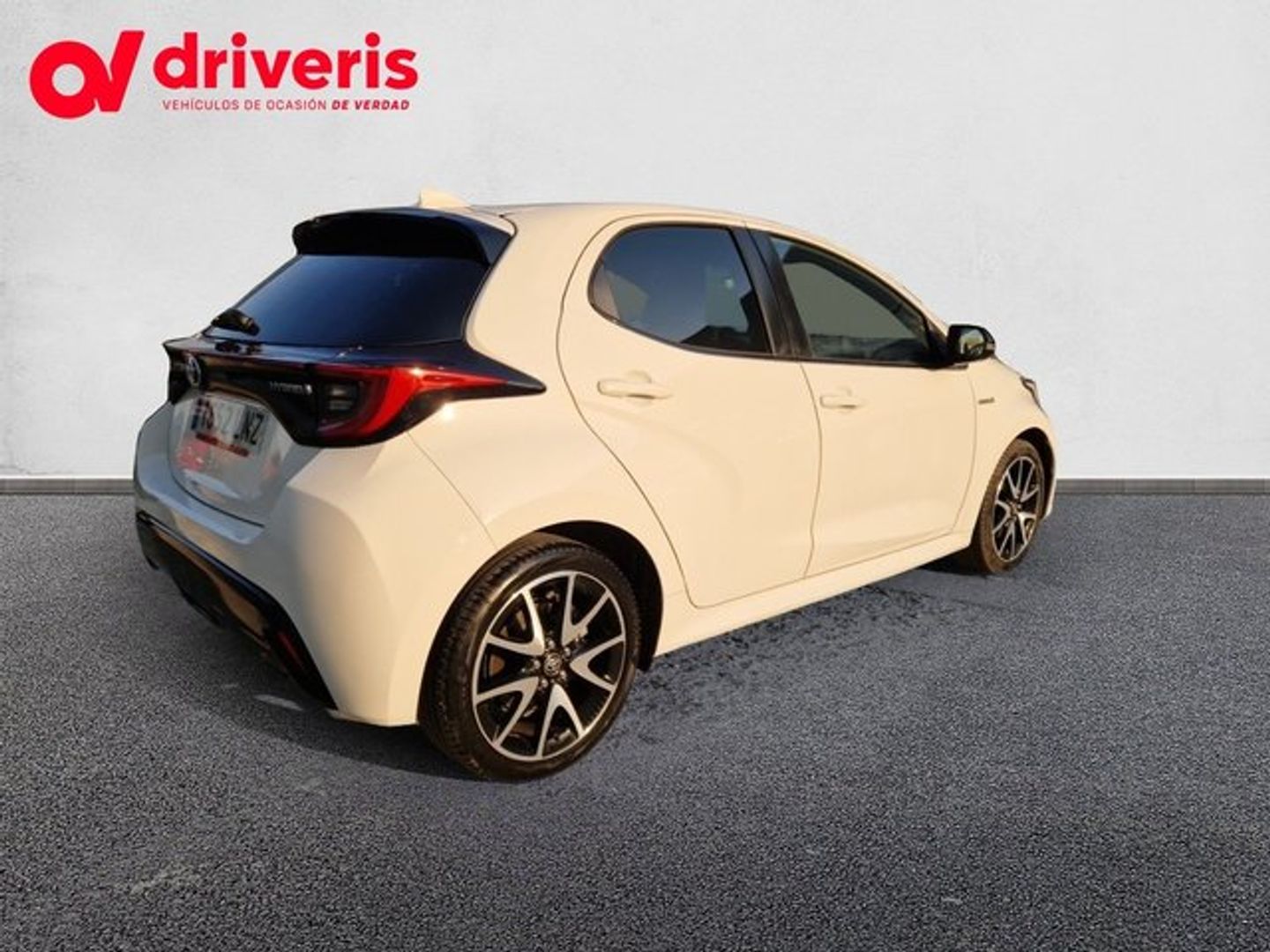 Toyota Yaris 120H Style 85 kW (116 CV) Blanco Compact