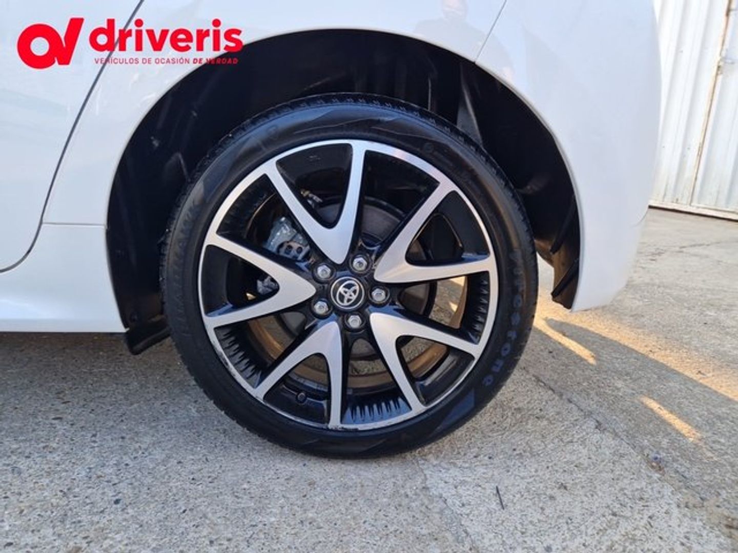Toyota Yaris 120H Style 85 kW (116 CV) Blanco Compact
