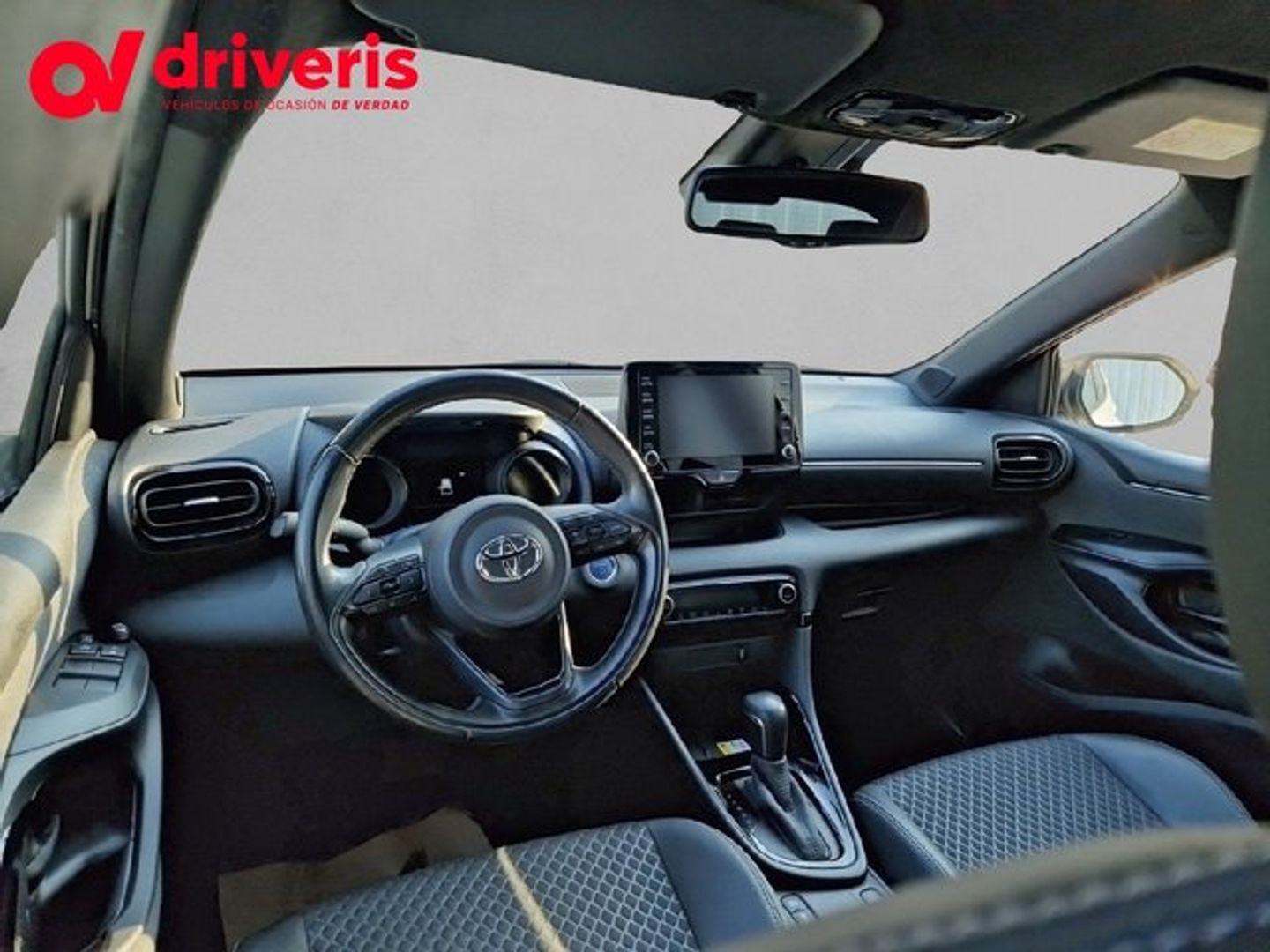 Toyota Yaris 120H Style 85 kW (116 CV) Blanco Compact