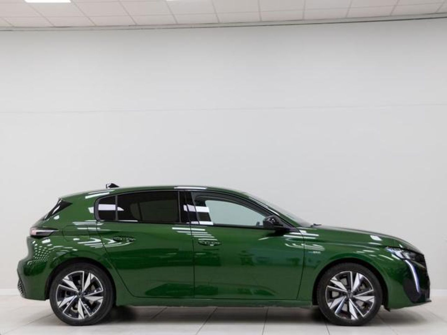 Peugeot 308 Hybrid Allure eEAT8 132 kW (180 CV) Verde Sedan