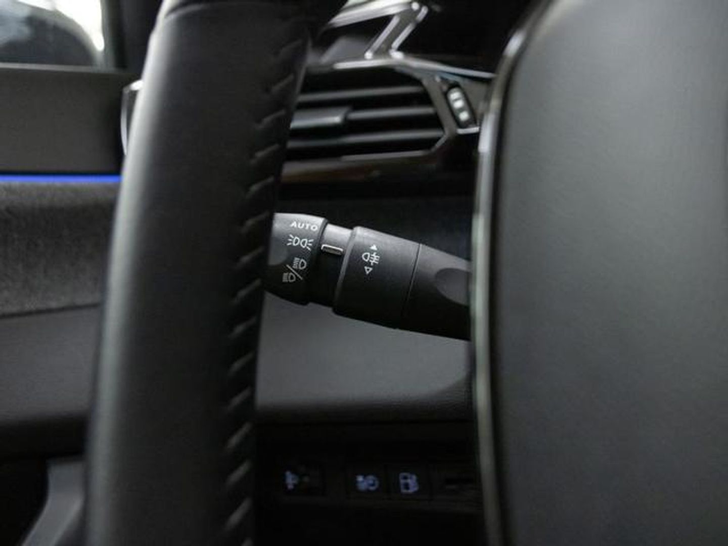 Peugeot 308 Hybrid Allure eEAT8 132 kW (180 CV) Verde Sedan