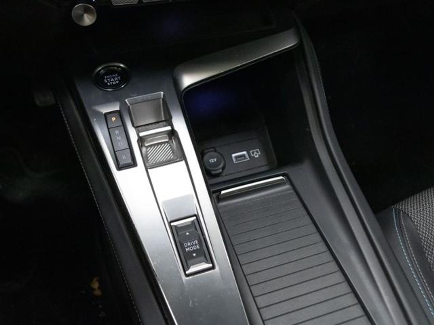 Peugeot 308 Hybrid Allure eEAT8 132 kW (180 CV) Verde Sedan