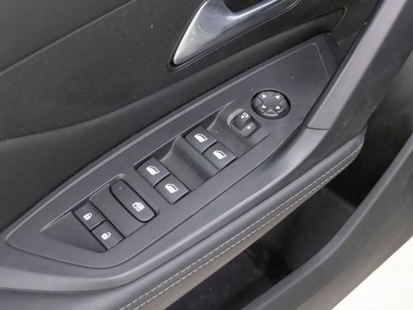 Peugeot 308 Hybrid Allure eEAT8 132 kW (180 CV) Verde Sedan