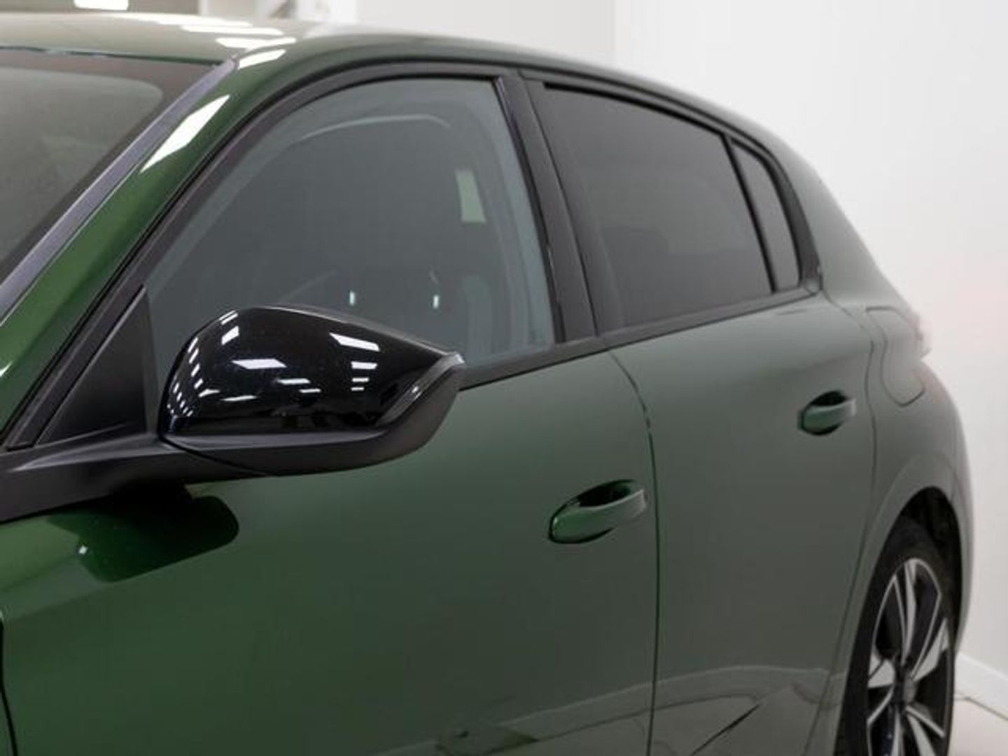 Peugeot 308 Hybrid Allure eEAT8 132 kW (180 CV) Verde Sedan
