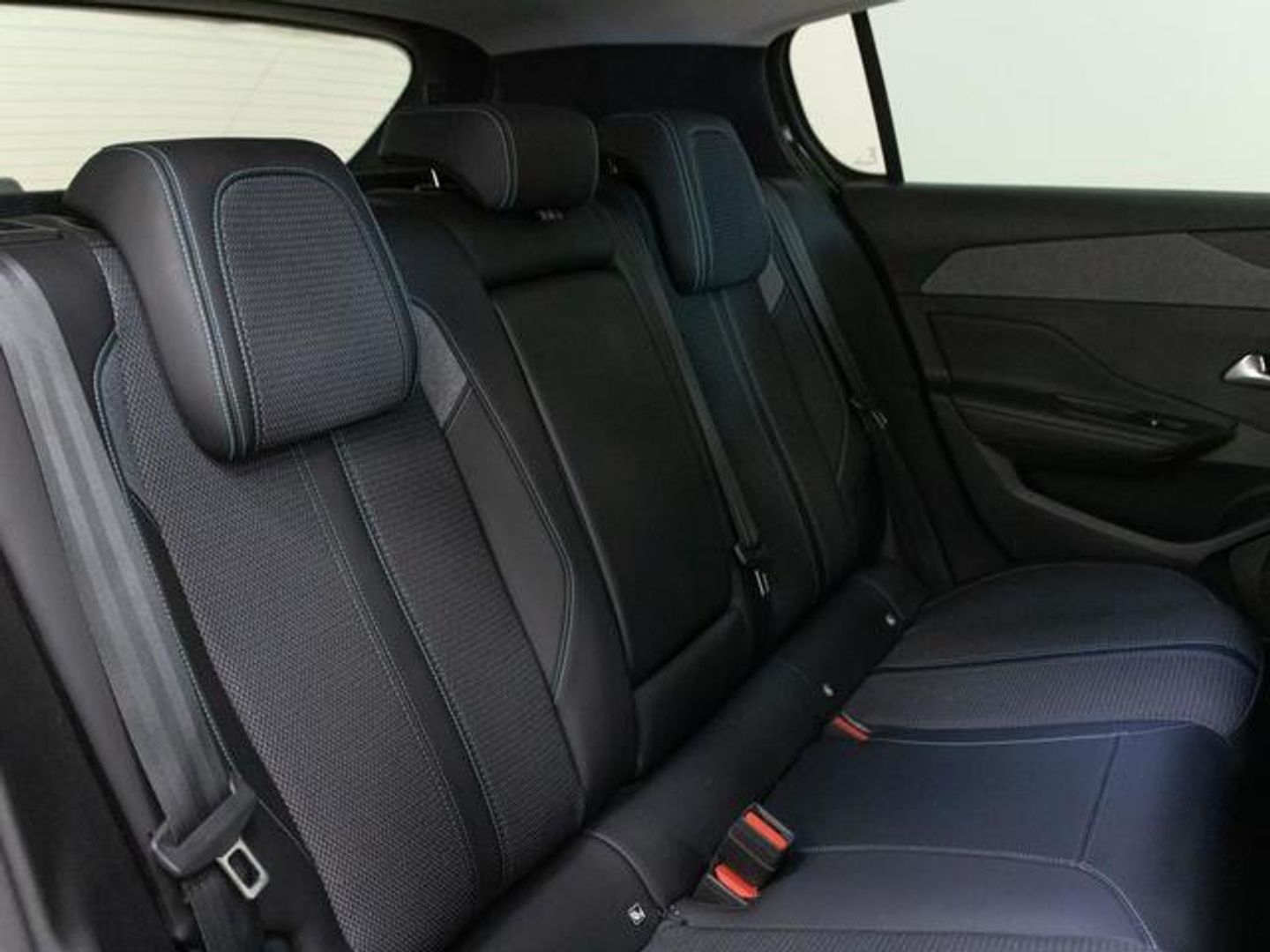 Peugeot 308 Hybrid Allure eEAT8 132 kW (180 CV) Verde Sedan