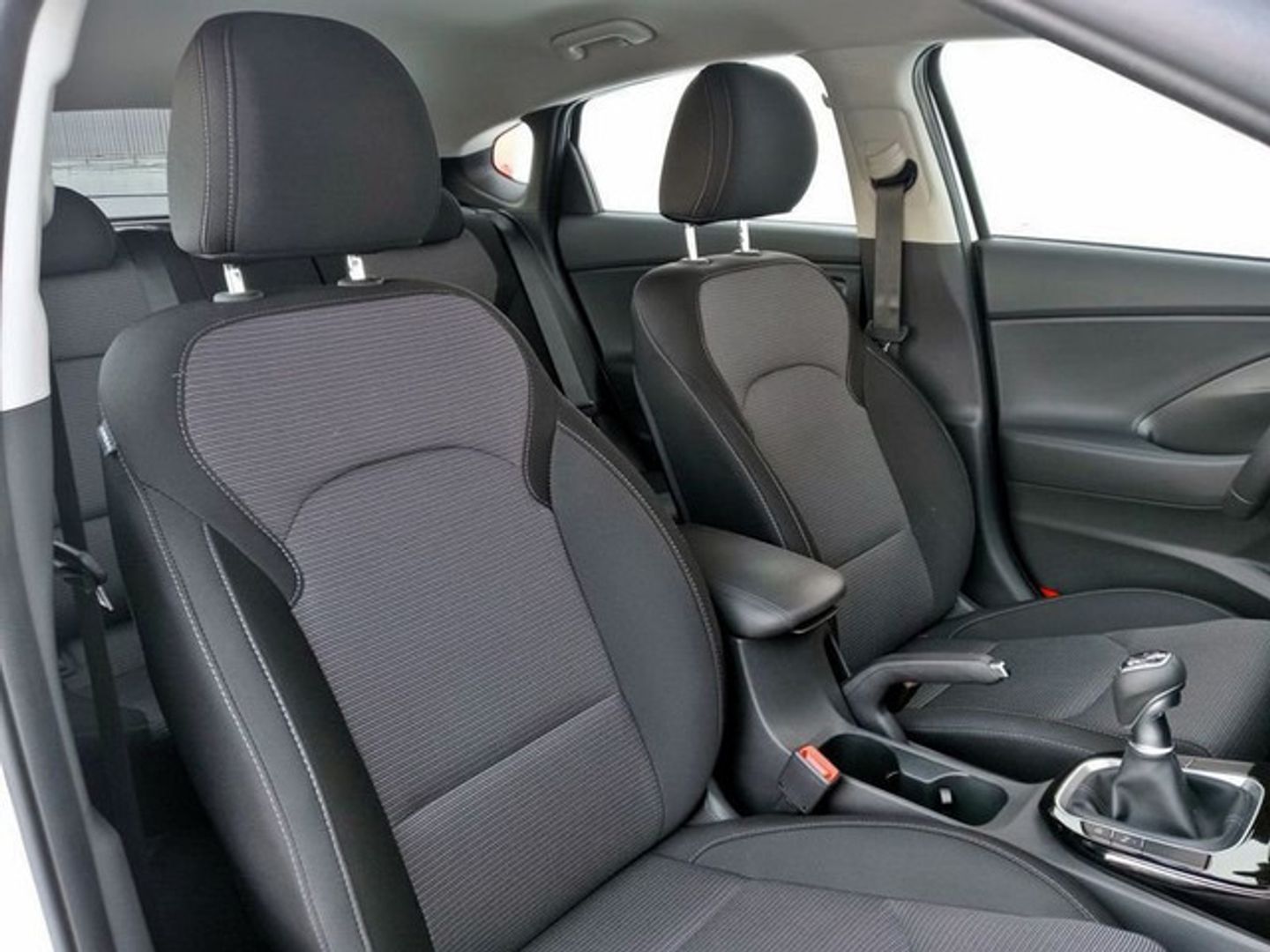 Hyundai i30 Fastback 1.0 TGDI 48V Klass 74 kW (100 CV) Blanco Compact