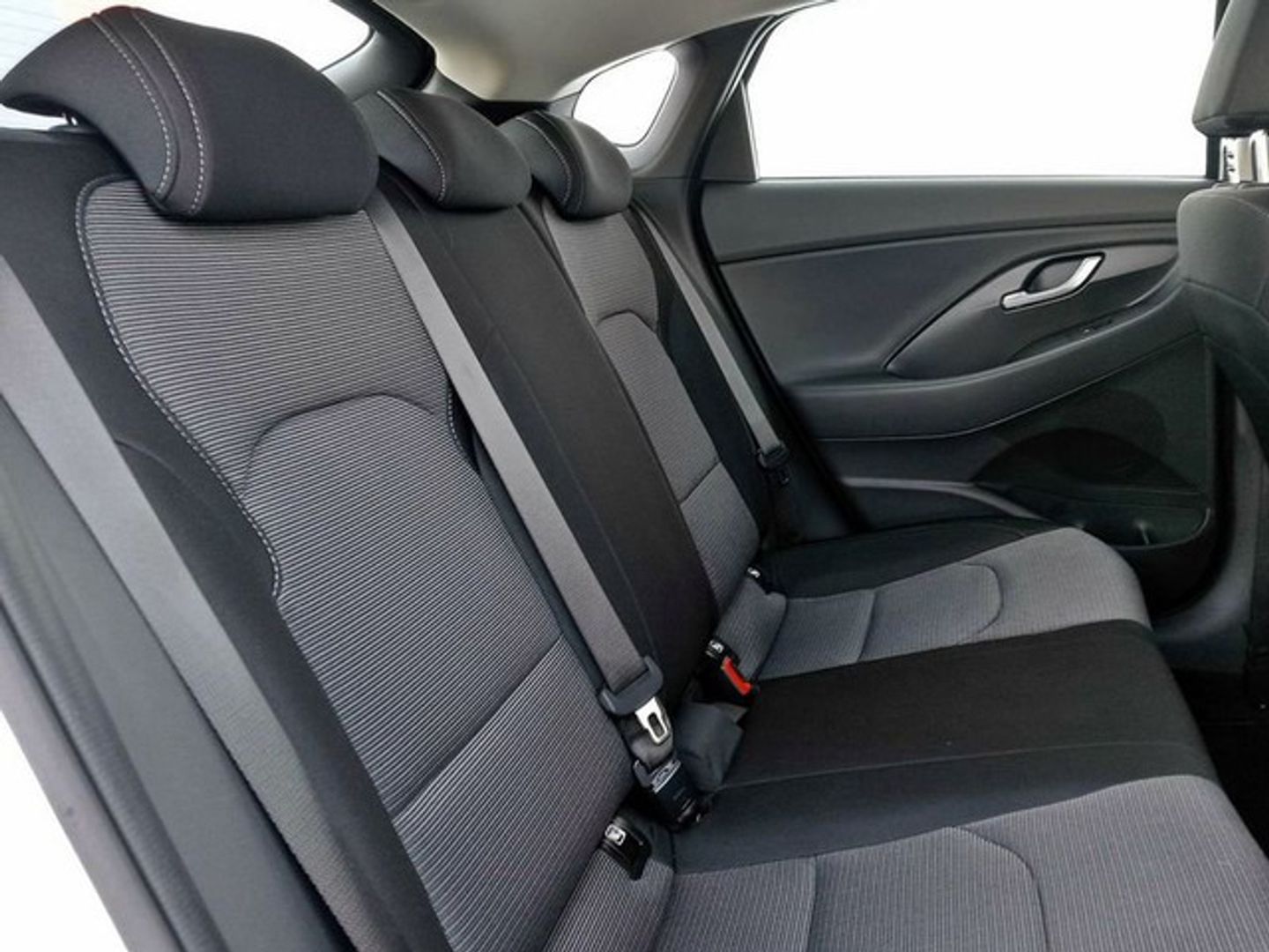 Hyundai i30 Fastback 1.0 TGDI 48V Klass 74 kW (100 CV) Blanco Compact