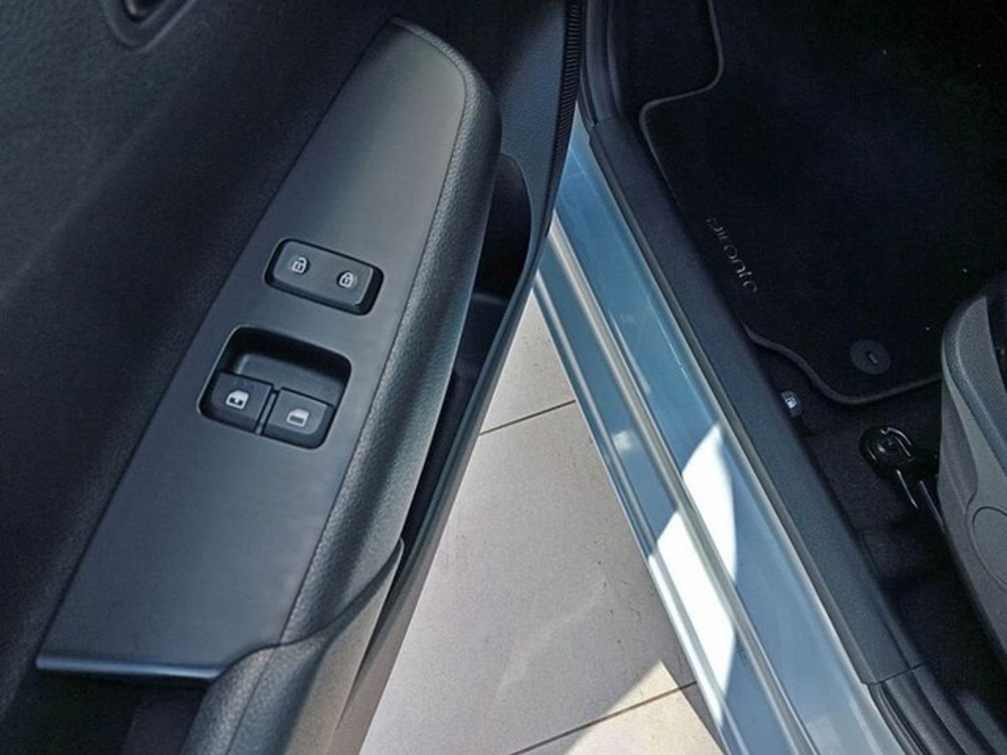 Kia Picanto 1.0 CVVT Concept 49 kW (67 CV) Gris Plata Utilitarian