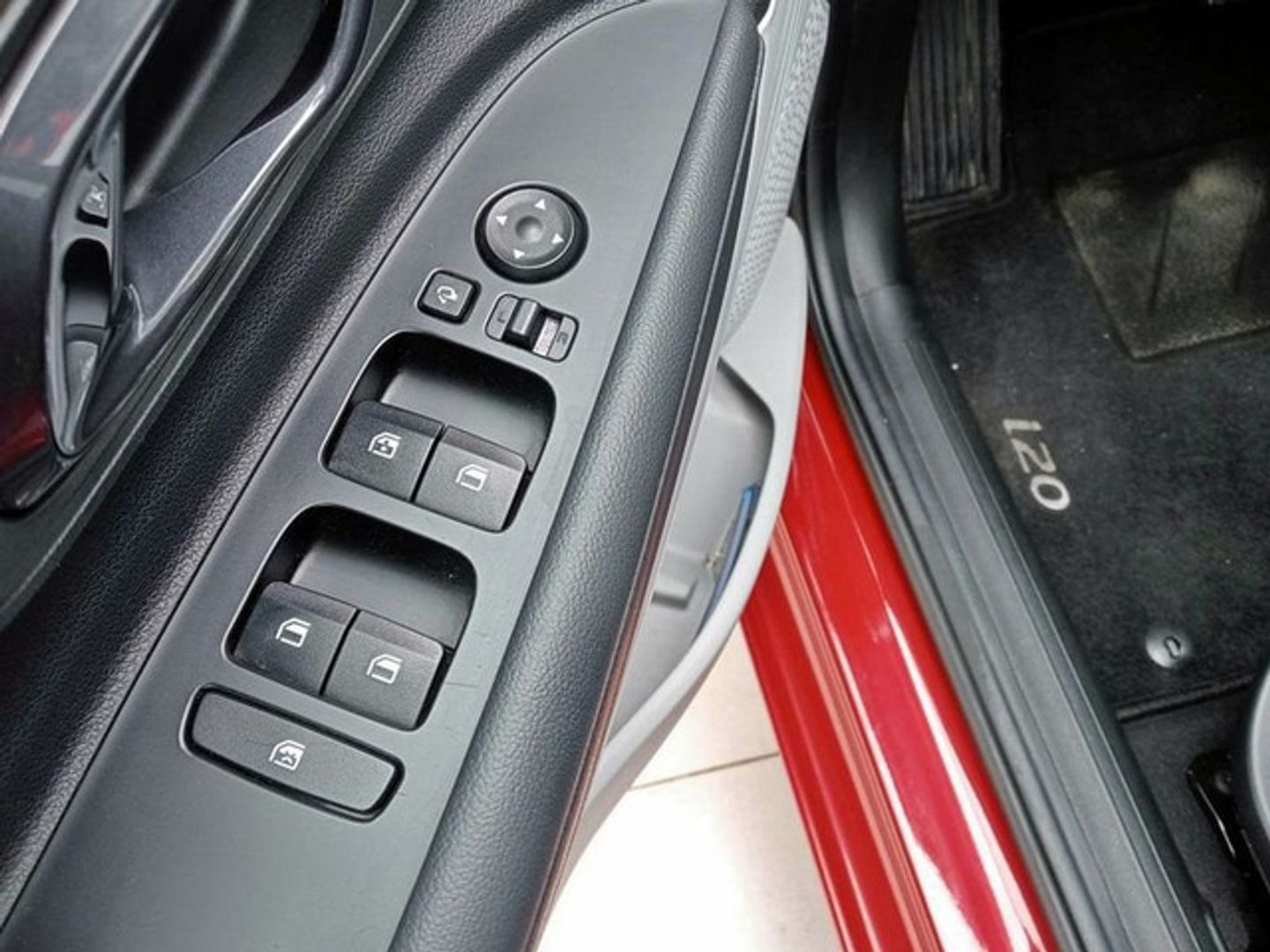 Hyundai i20 1.0 TGDI 48V Tecno DCT 74 kW (100 CV) Rojo Compact