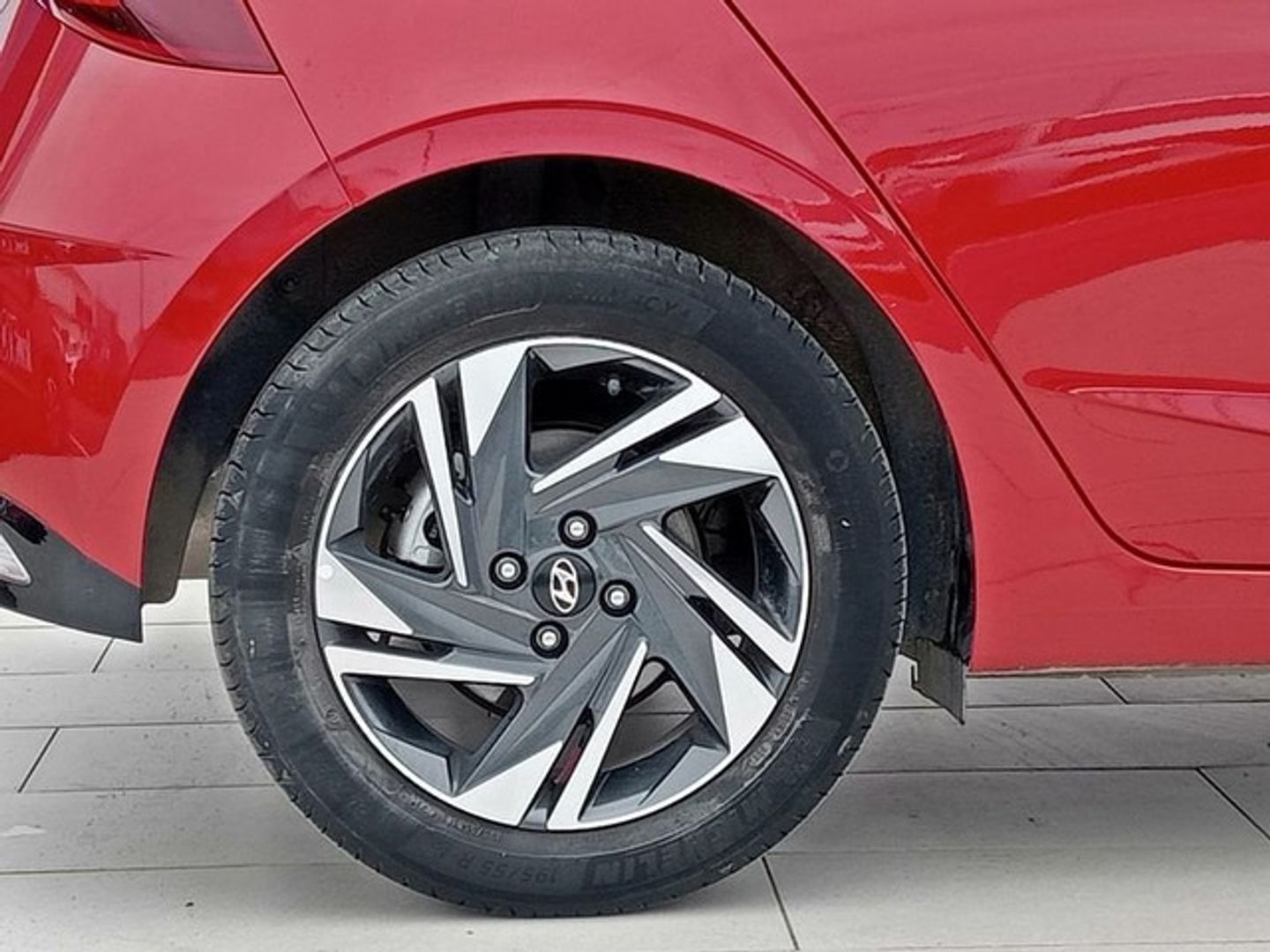 Hyundai i20 1.0 TGDI 48V Tecno DCT 74 kW (100 CV) Rojo Compact