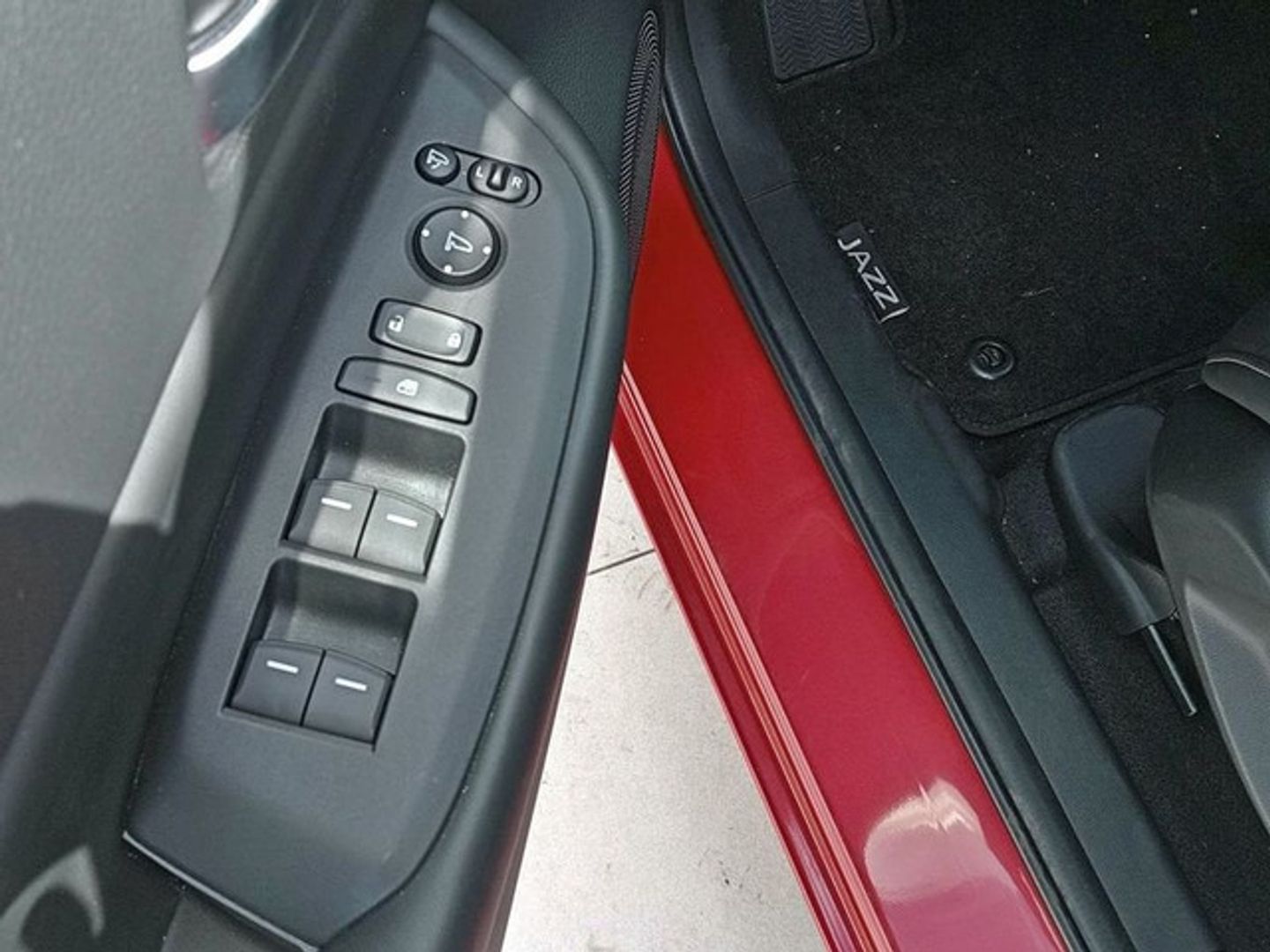 Honda Jazz 1.5 i-MMD Advance 90 kW (122 CV) Rojo Sedan