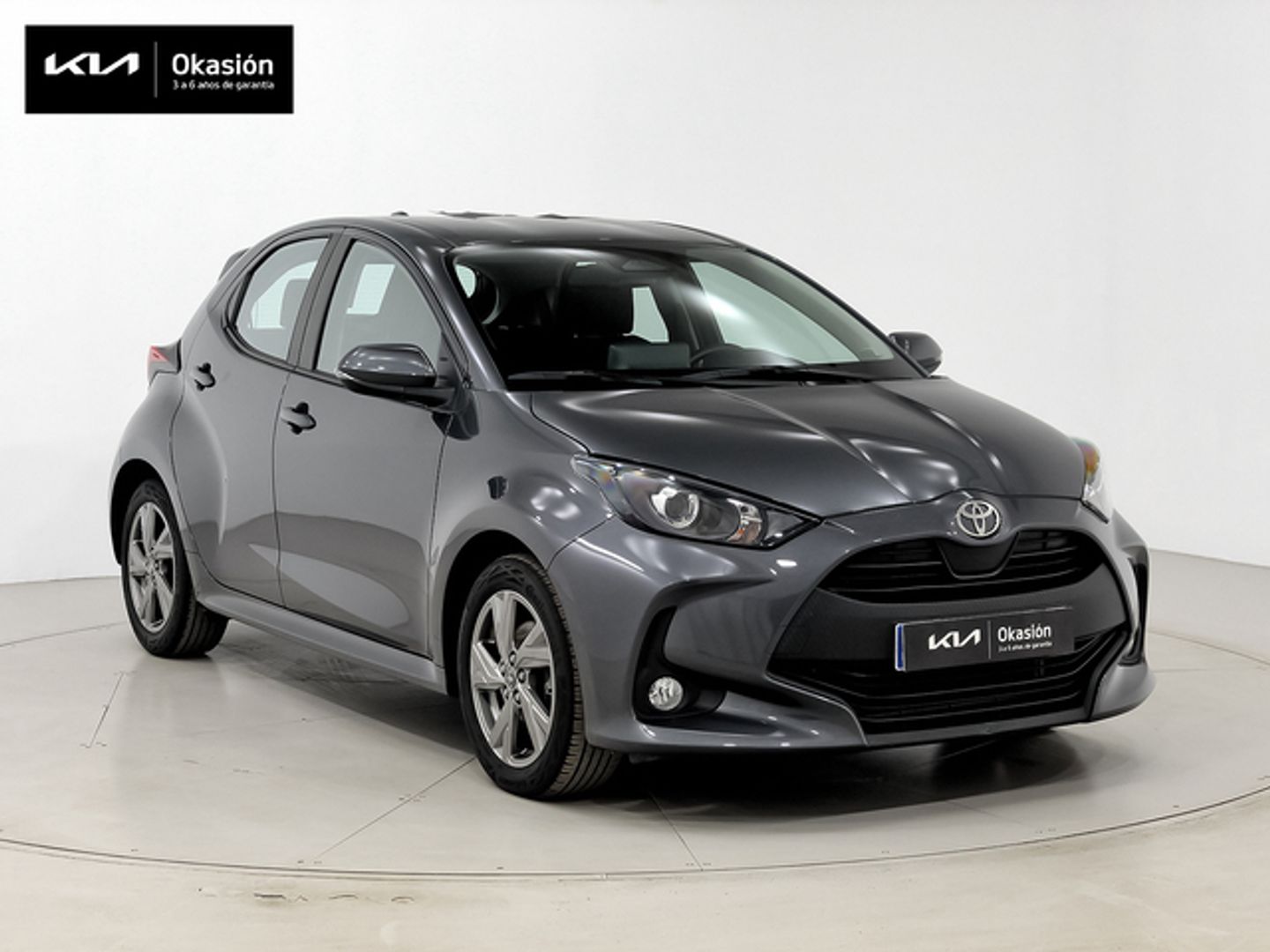 Toyota Yaris 120H Active Plus 85 kW (116 CV) Gris Sedan