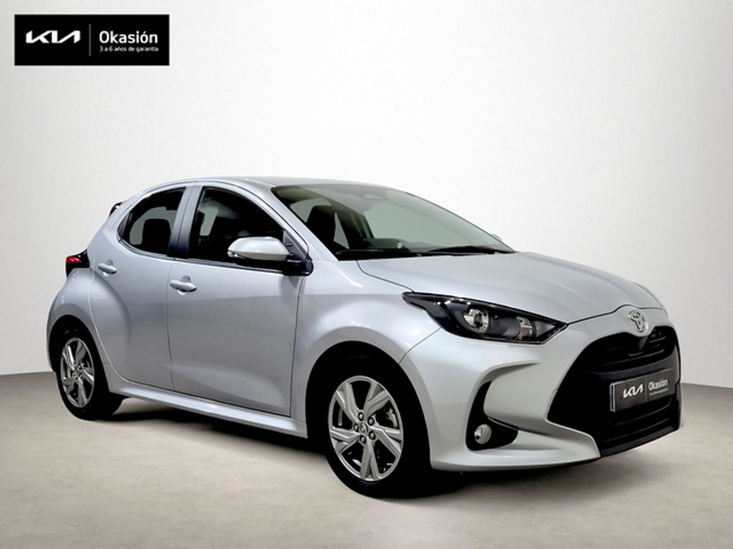 Toyota Yaris 120H Active Plus 85 kW (116 CV) Gris Sedan