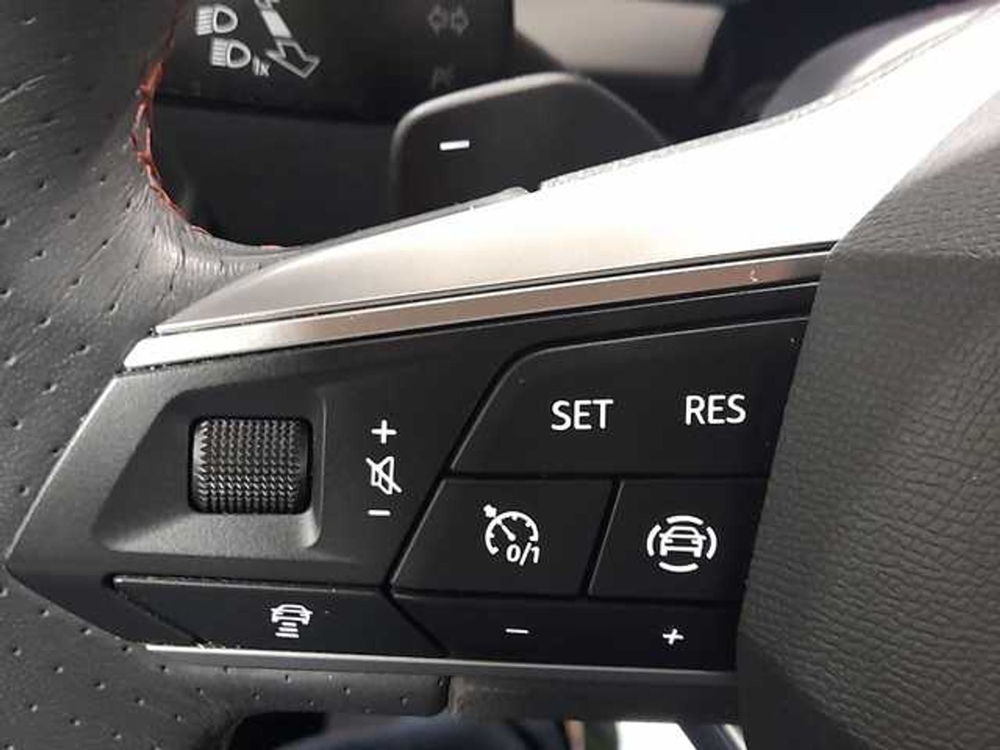 SEAT León 1.0 eTSI S&S FR 25 Aniversario DSG 81 kW (110 CV) Gris Sedan