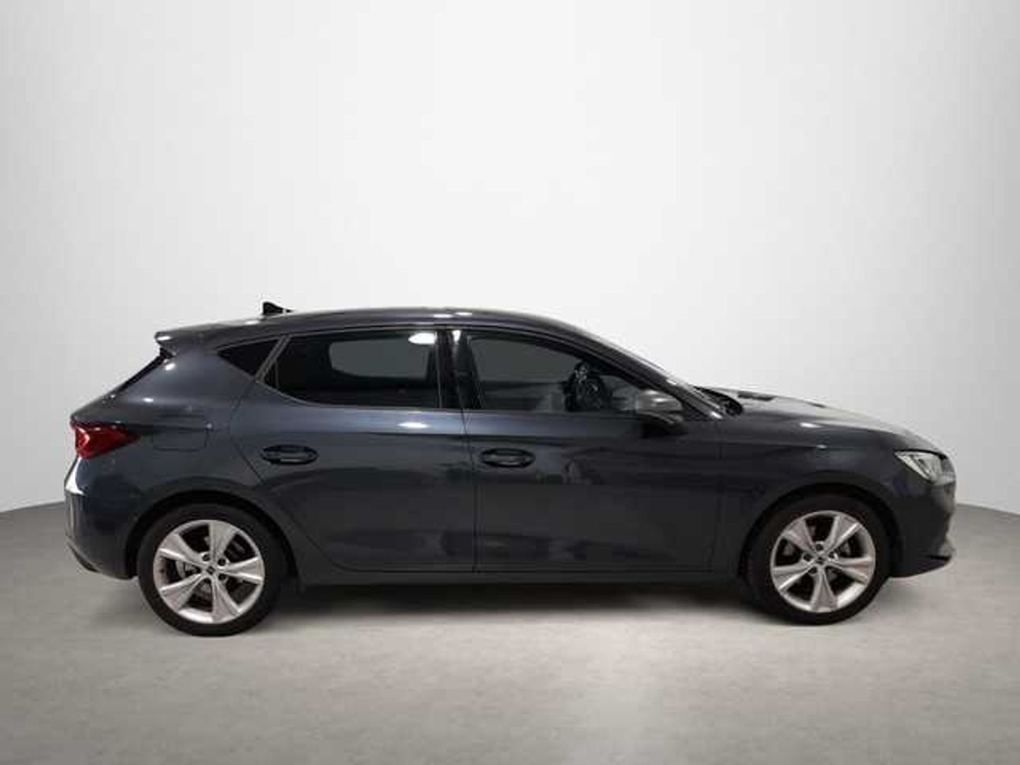 SEAT León 1.0 eTSI S&S FR 25 Aniversario DSG 81 kW (110 CV) Gris Sedan