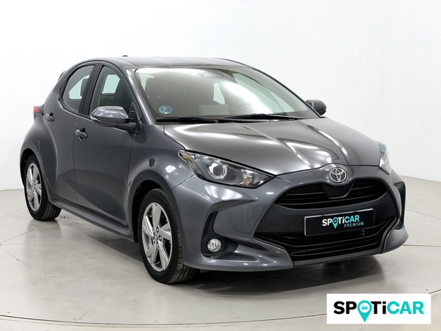 Toyota Yaris 120H Active Plus 85 kW (116 CV) Gris Sedan