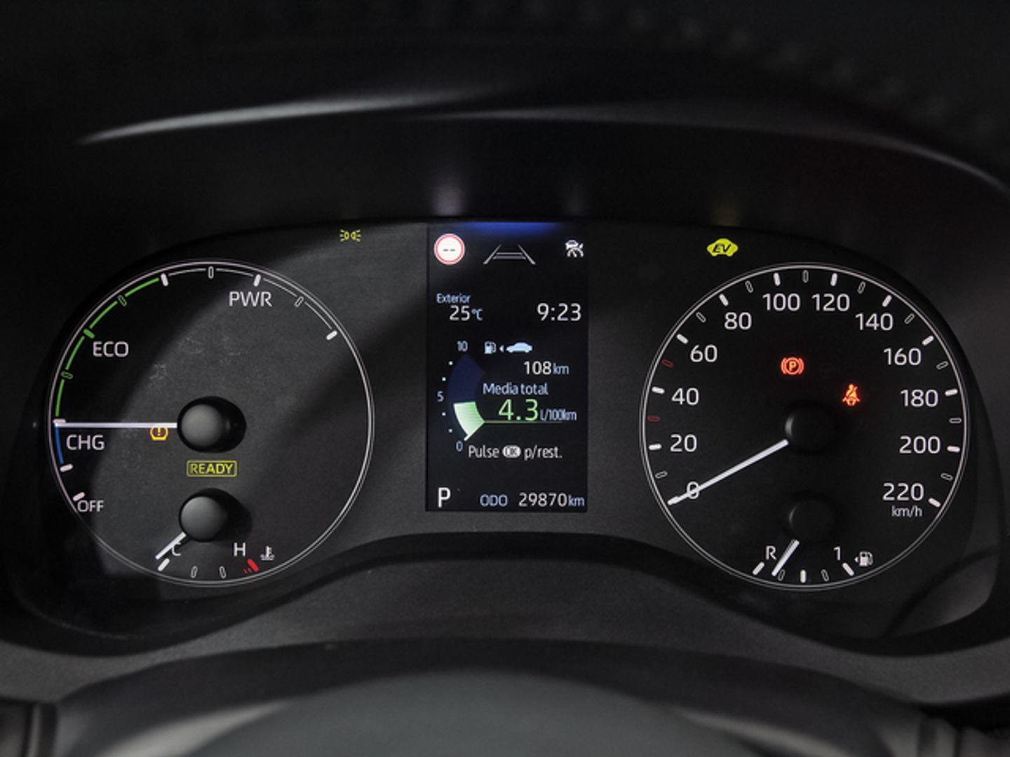 Toyota Yaris 120H Active Plus 85 kW (116 CV) Gris Sedan