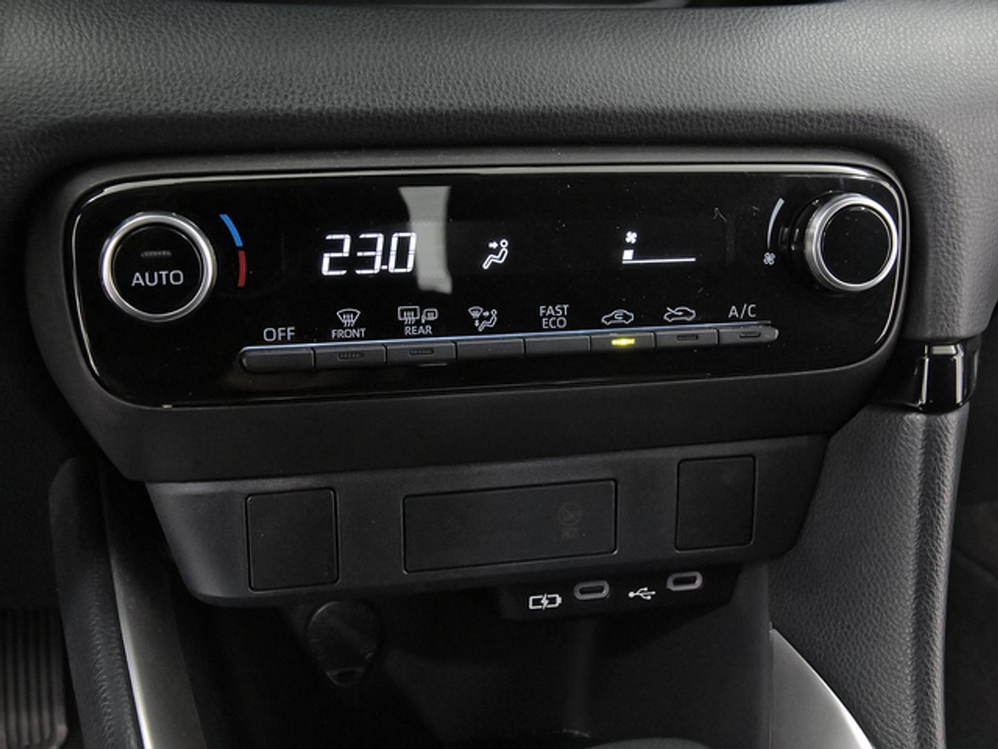 Toyota Yaris 120H Active Plus 85 kW (116 CV) Gris Sedan