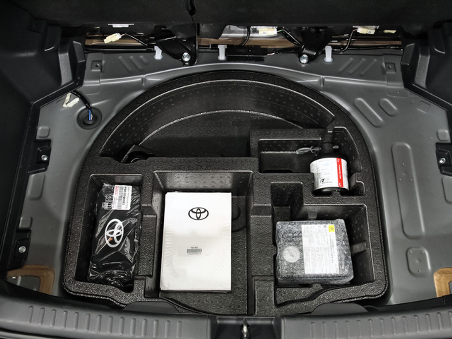 Toyota Yaris 120H Active Plus 85 kW (116 CV) Gris Sedan