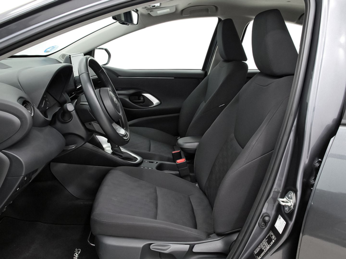 Toyota Yaris 120H Active Plus 85 kW (116 CV) Gris Sedan