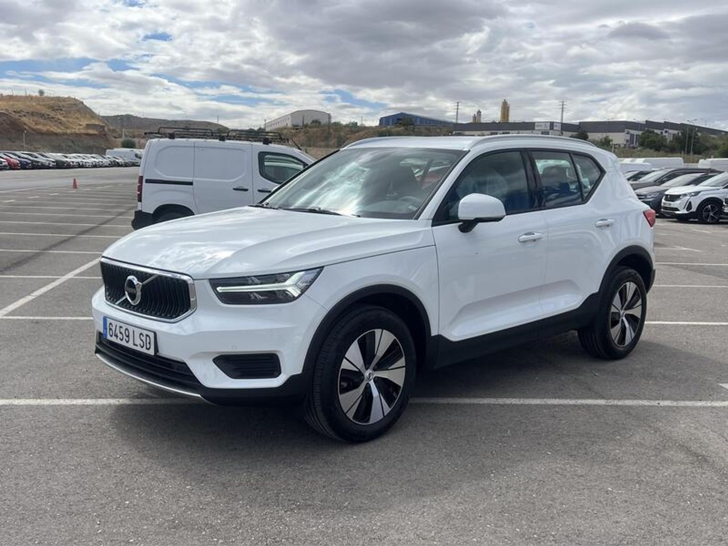 Volvo XC40 T2 Momentum Pro 95 kW (129 CV) Blanco All Terrain / Pick-up