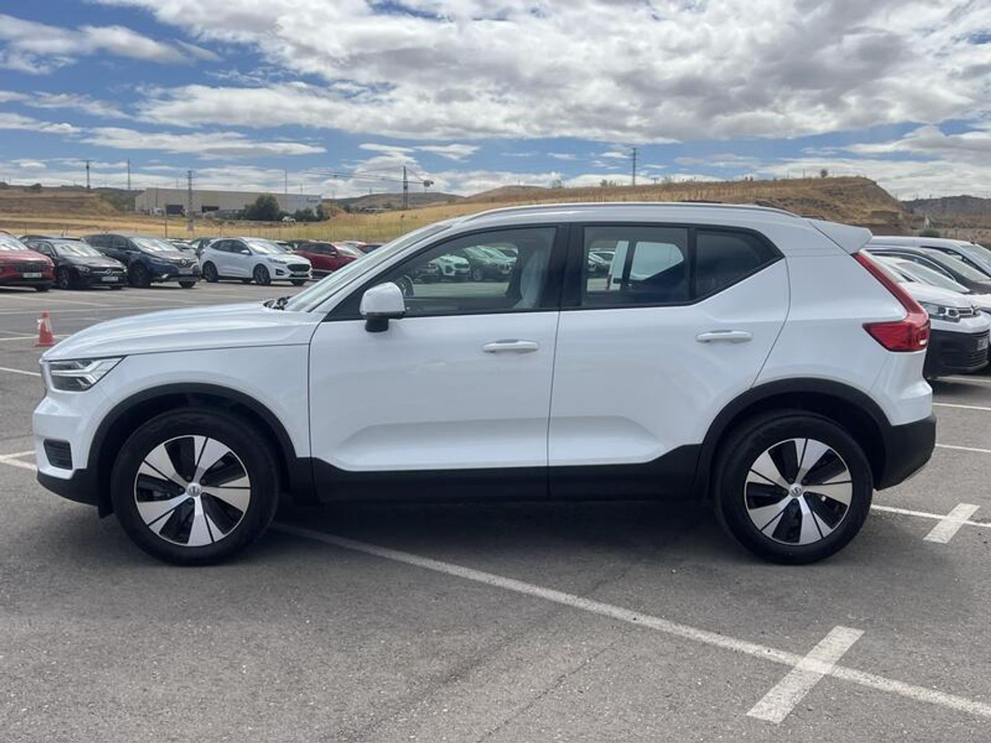 Volvo XC40 T2 Momentum Pro 95 kW (129 CV) Blanco All Terrain / Pick-up
