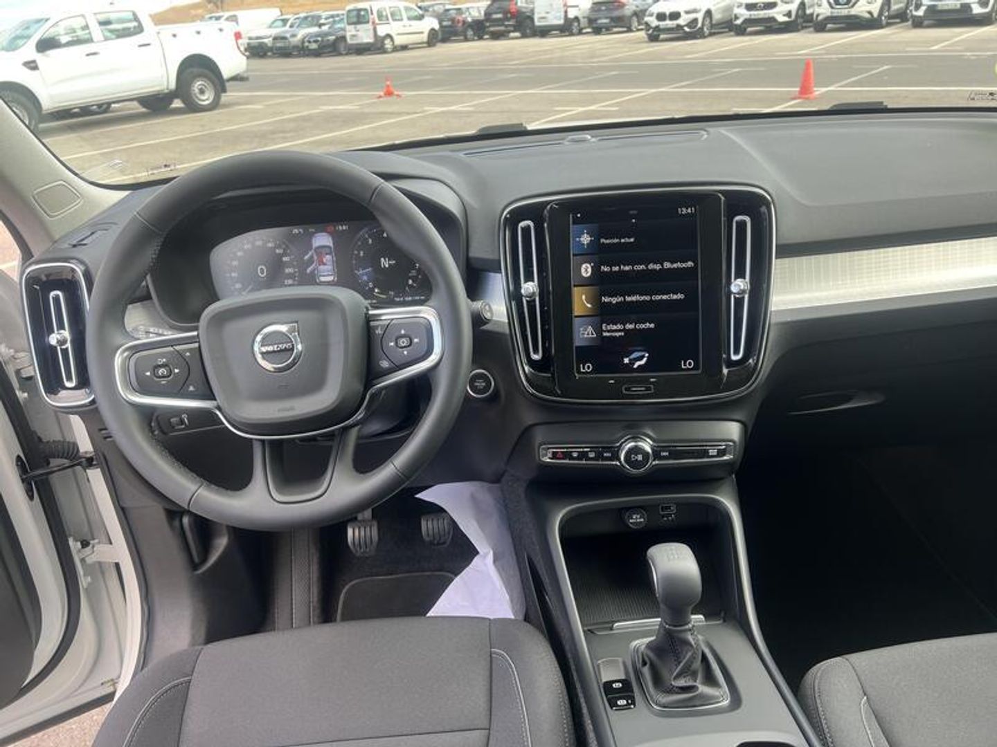 Volvo XC40 T2 Momentum Pro 95 kW (129 CV) Blanco All Terrain / Pick-up