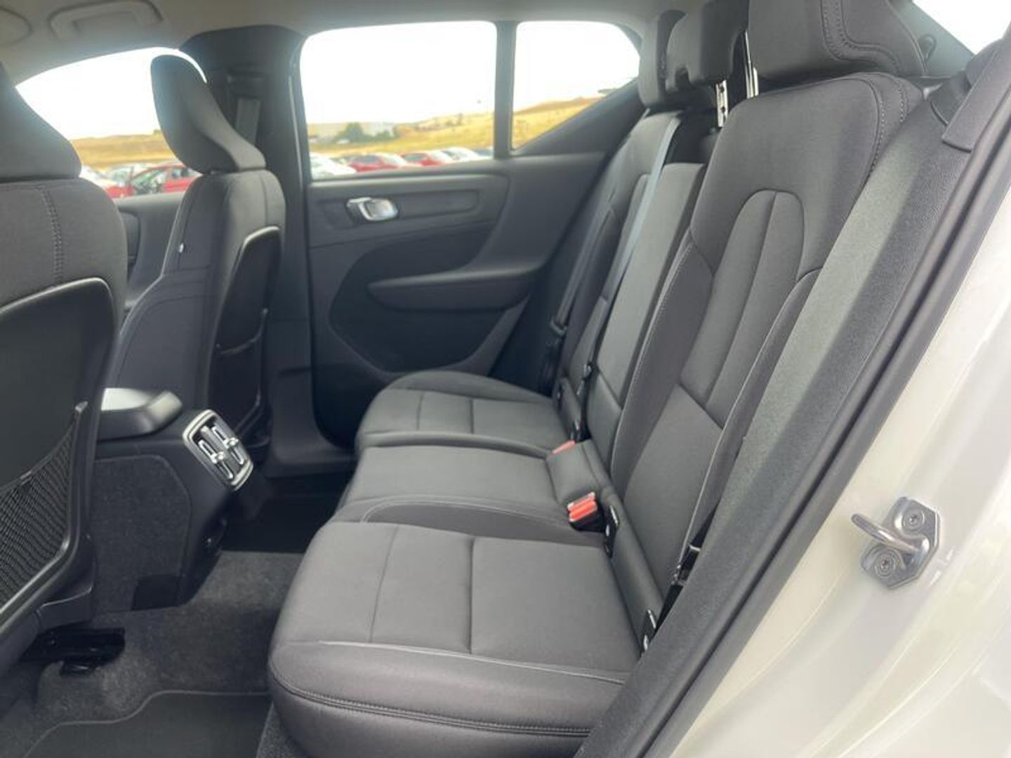 Volvo XC40 T2 Momentum Pro 95 kW (129 CV) Blanco All Terrain / Pick-up