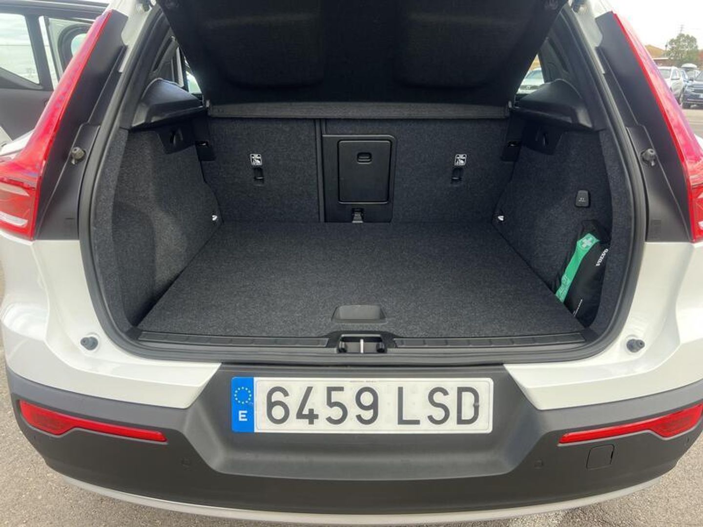 Volvo XC40 T2 Momentum Pro 95 kW (129 CV) Blanco All Terrain / Pick-up