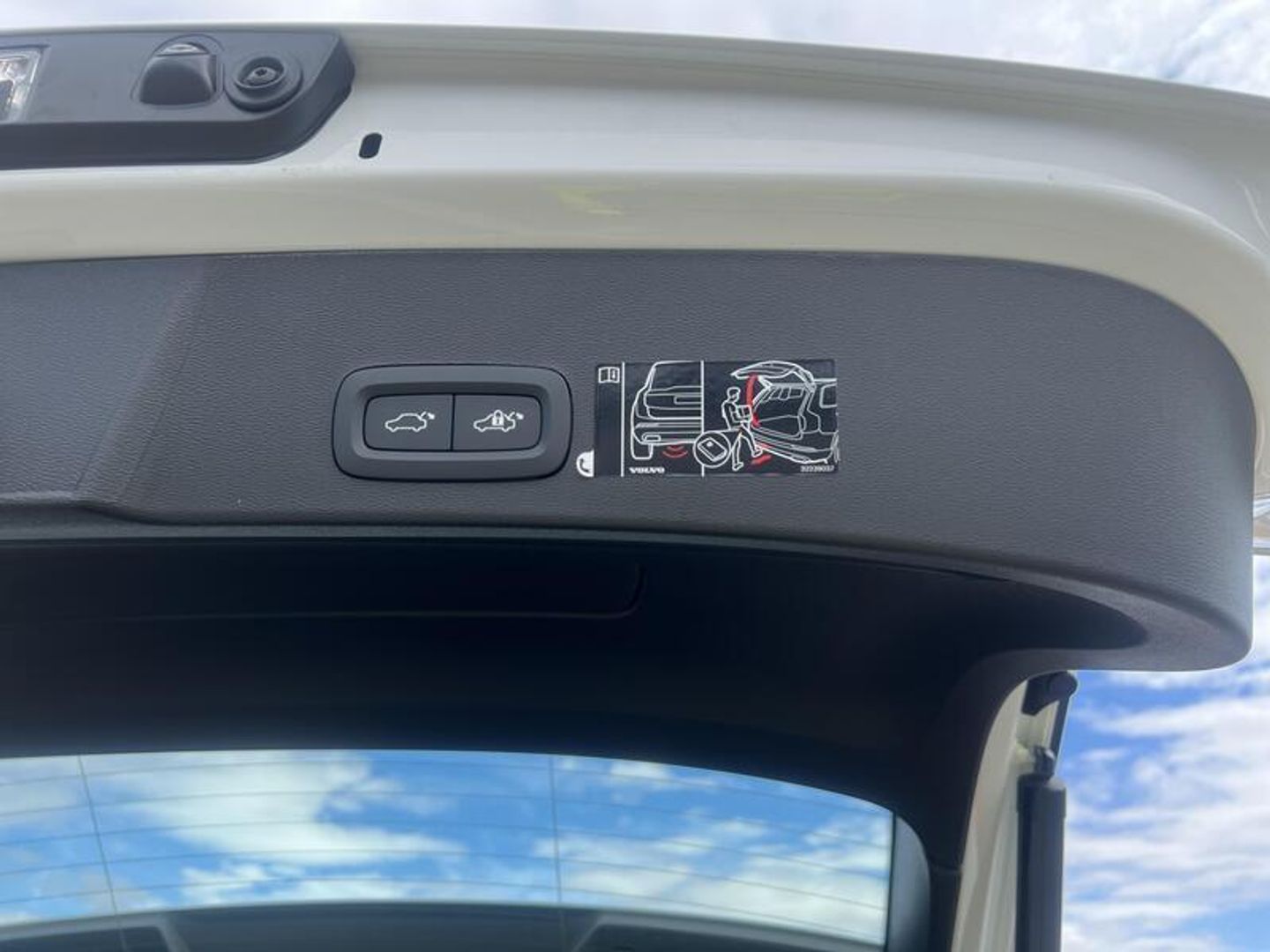 Volvo XC40 T2 Momentum Pro 95 kW (129 CV) Blanco All Terrain / Pick-up
