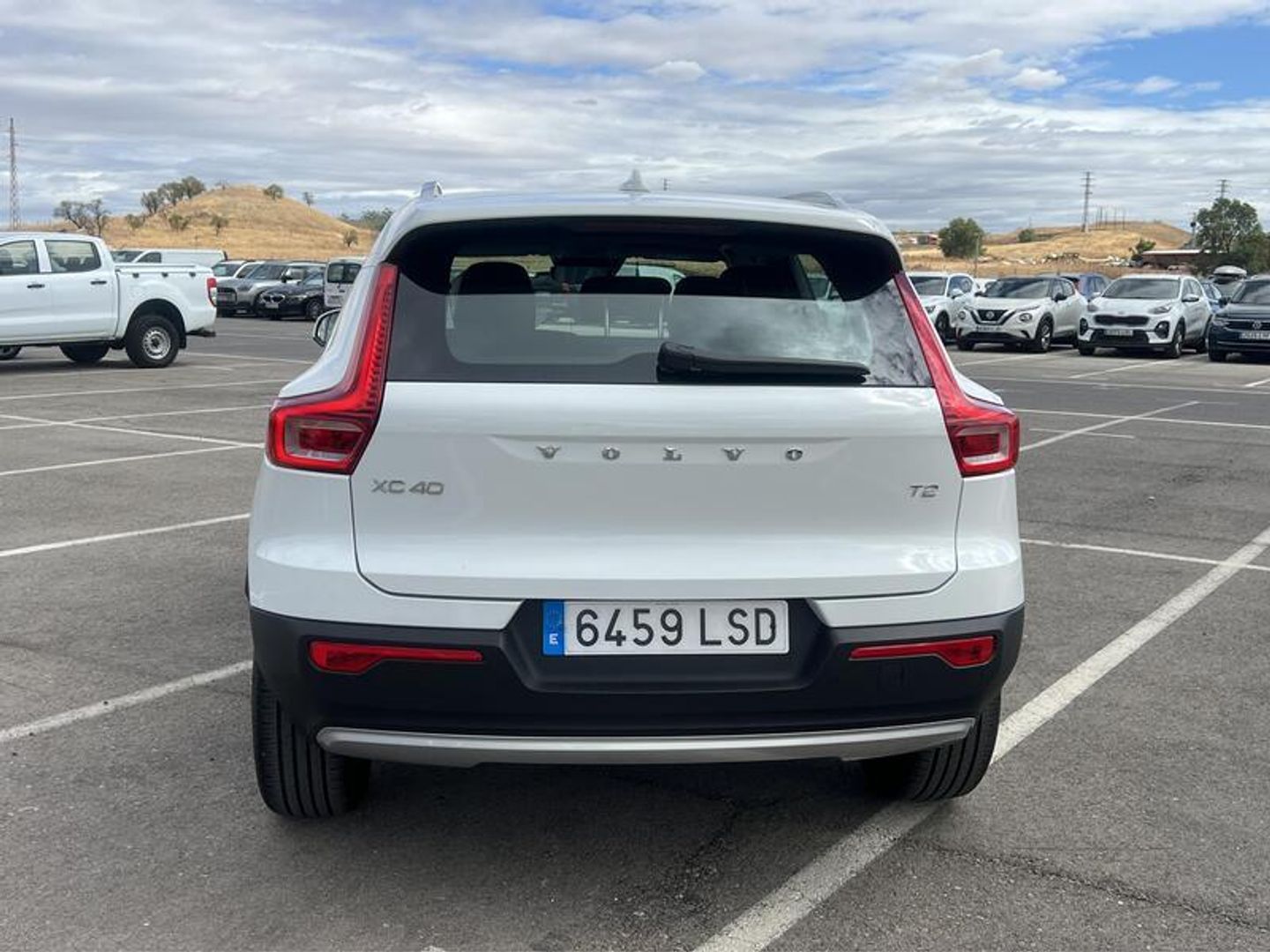 Volvo XC40 T2 Momentum Pro 95 kW (129 CV) Blanco All Terrain / Pick-up