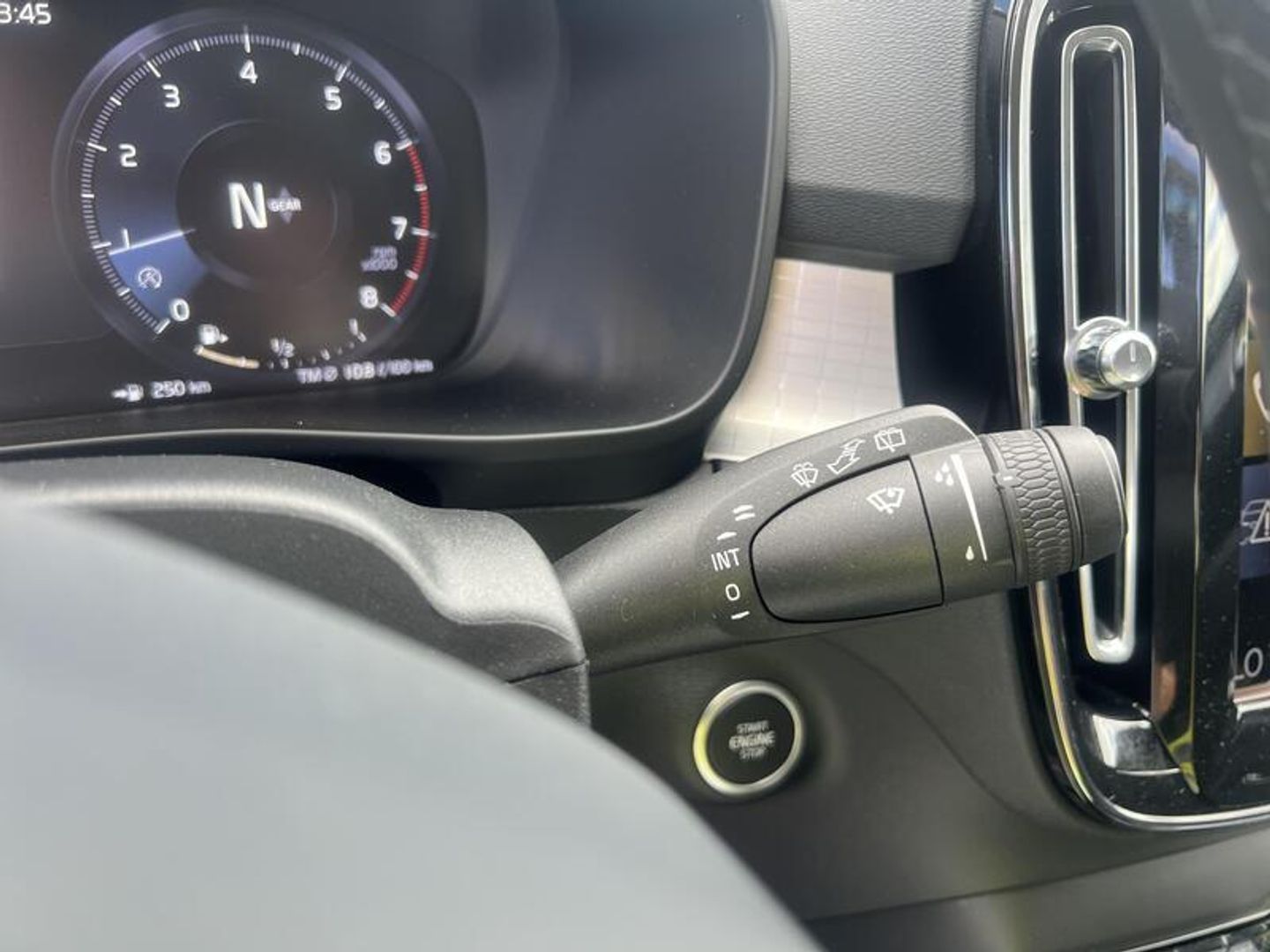 Volvo XC40 T2 Momentum Pro 95 kW (129 CV) Blanco All Terrain / Pick-up