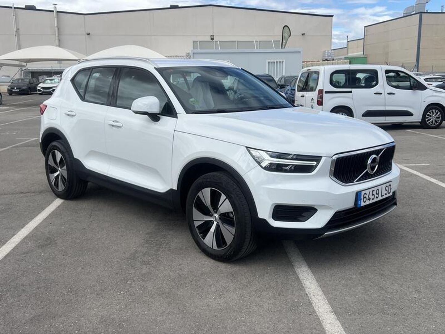 Volvo XC40 T2 Momentum Pro 95 kW (129 CV) Blanco All Terrain / Pick-up