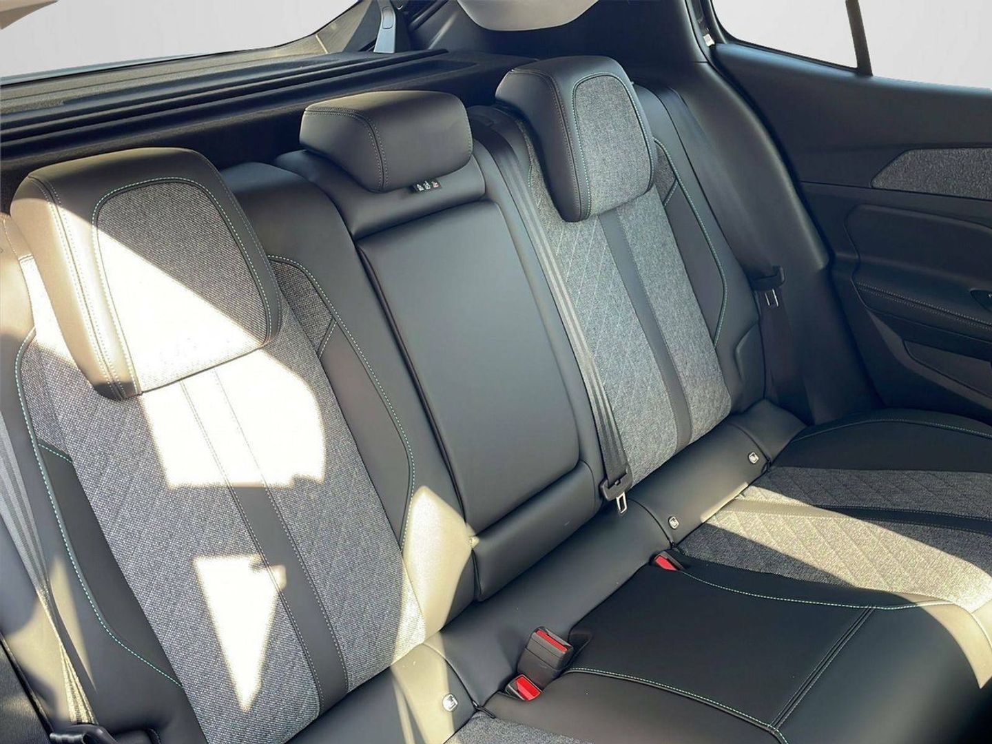 Peugeot 408 Allure Hybrid eDCS6 100 kW (136 CV)