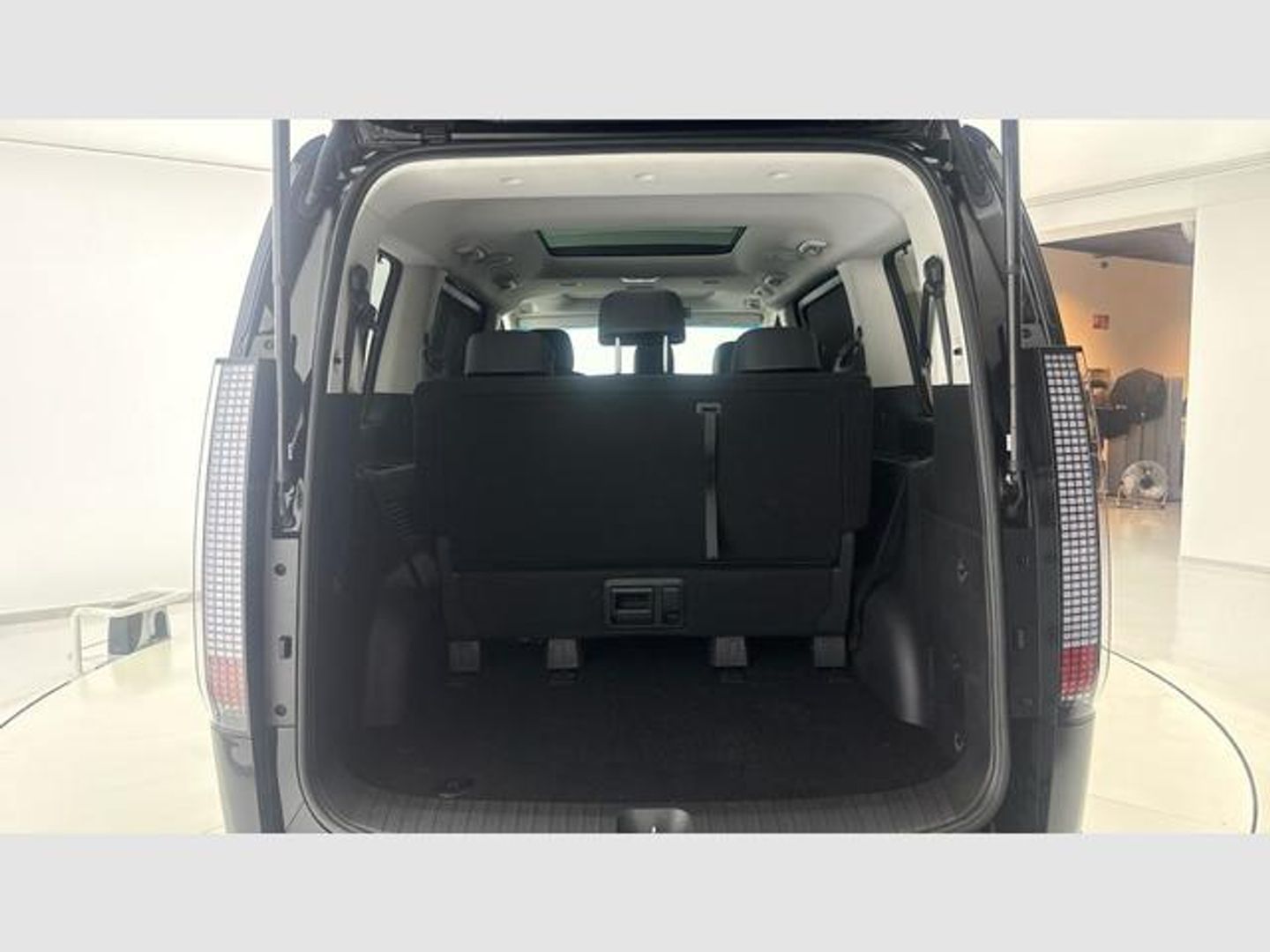Hyundai Staria 1.6 HEV Style 4x2 9S 6AT 167 kW (225 CV) Negro Minivan