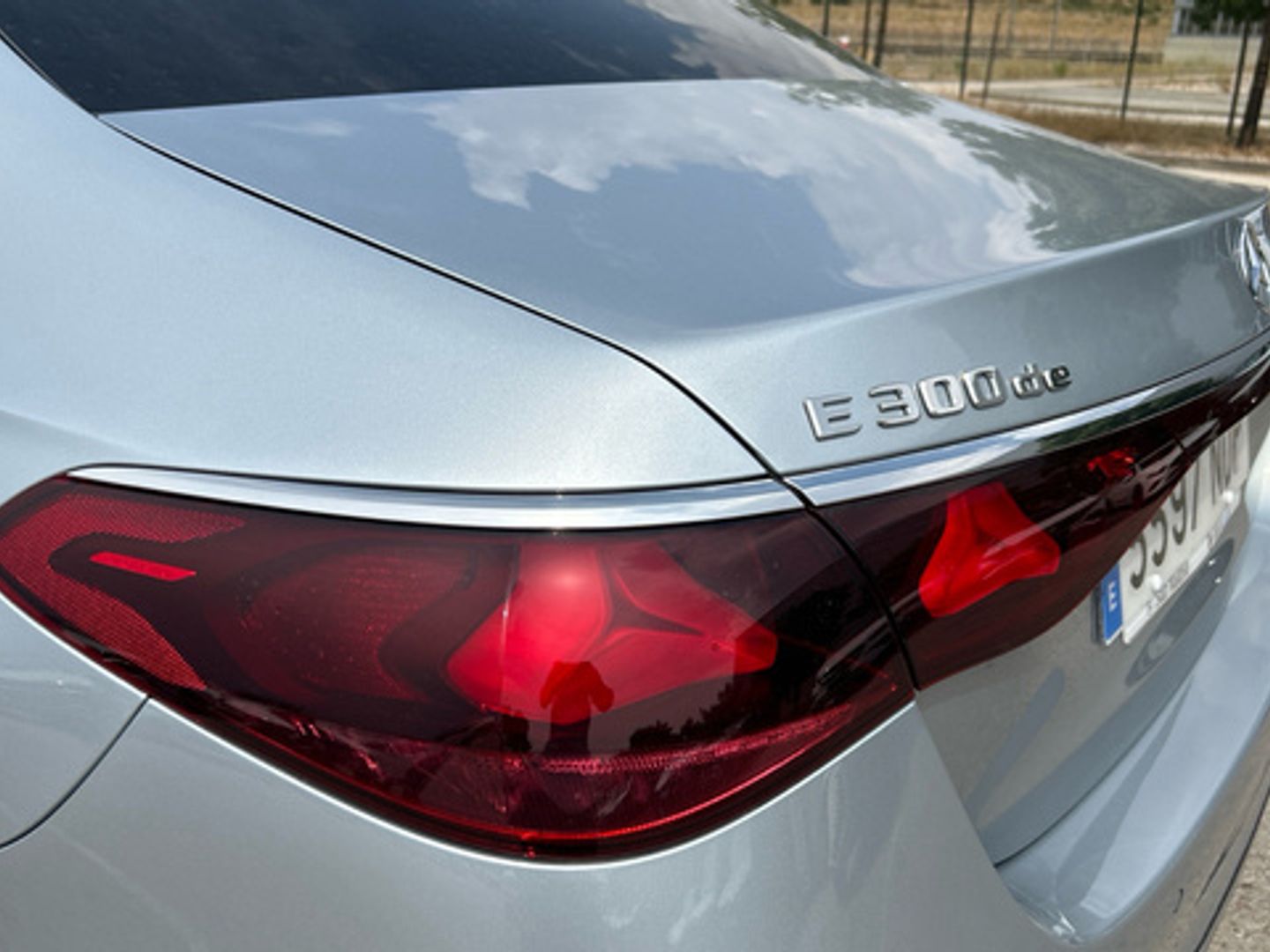 Mercedes-Benz Clase E 300 de con tecnología hibrida EQ 230 kW (313 CV) Gris Plata Sedan