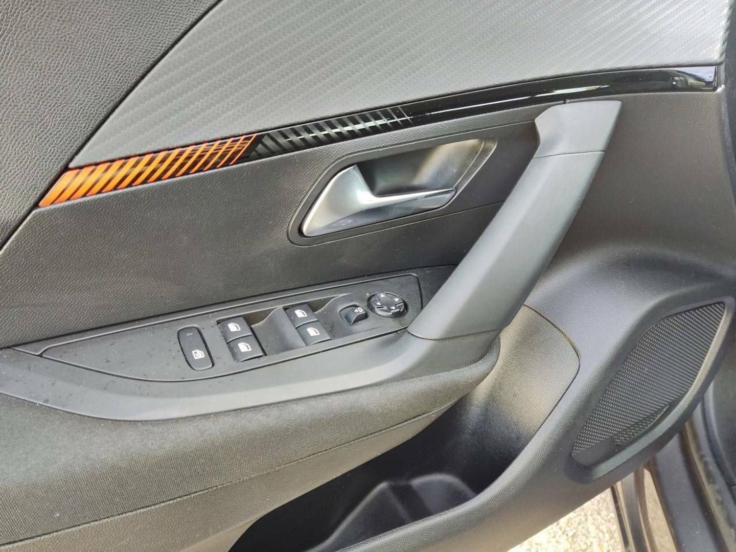 Peugeot 2008 Puretech 100 S&S Active Pack 75 kW (100 CV) Gris All Terrain / Pick-up