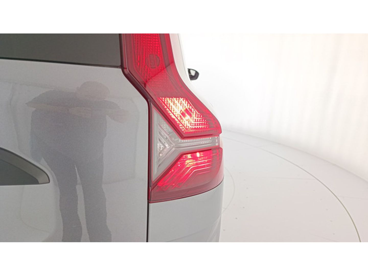 Dacia Jogger Extreme Hybrid 104 kW (140 CV) 7 Plazas Gris Familiar