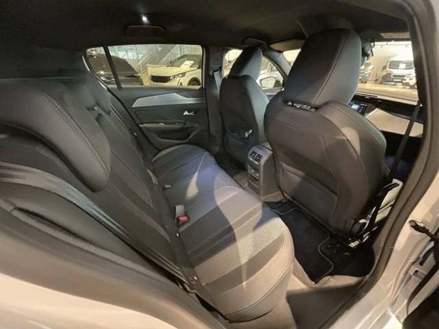 Peugeot e-308 First Edition Eléctrico 115 kW (156 CV) Blanco Sedan