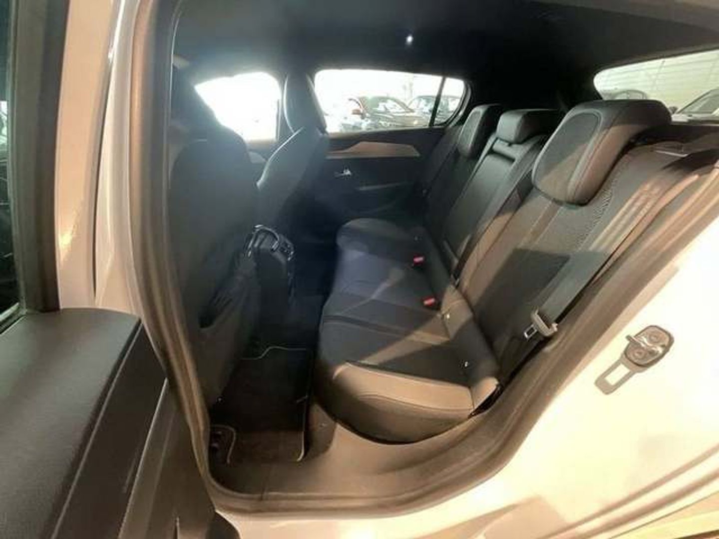 Peugeot e-308 First Edition Eléctrico 115 kW (156 CV) Blanco Sedan