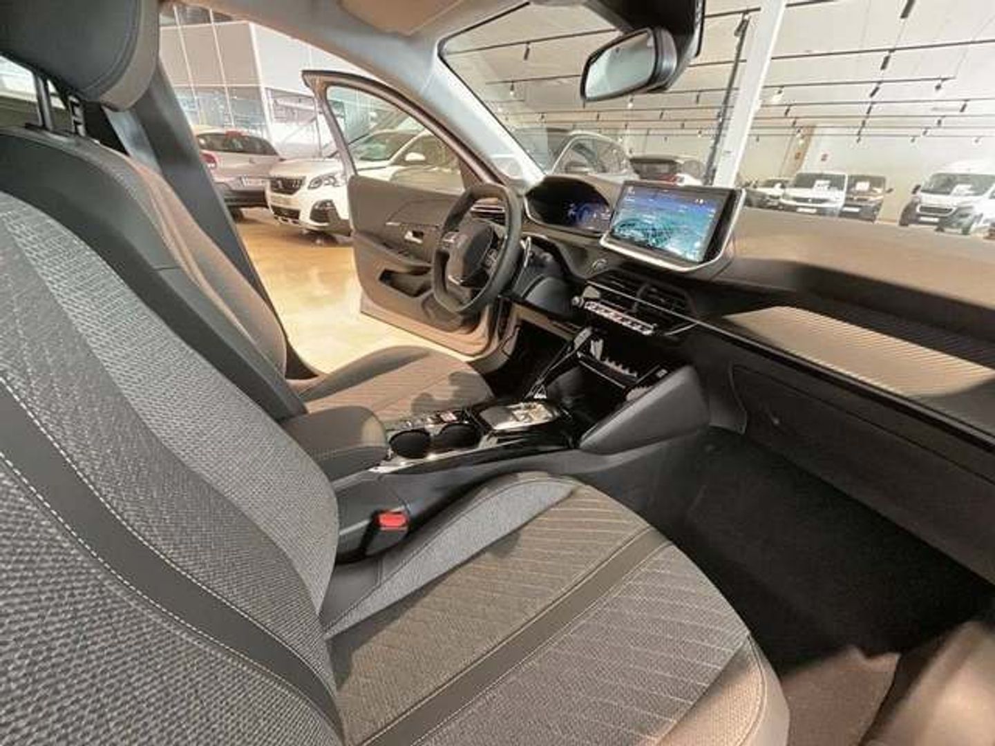 Peugeot 208 Allure Hybrid eDCS6 81 kW (110 CV) Gris Compact