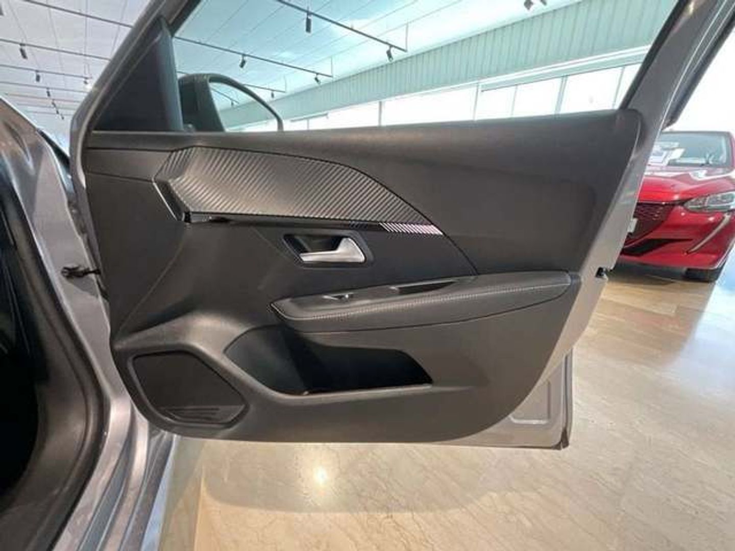 Peugeot 208 Allure Hybrid eDCS6 81 kW (110 CV) Gris Compact